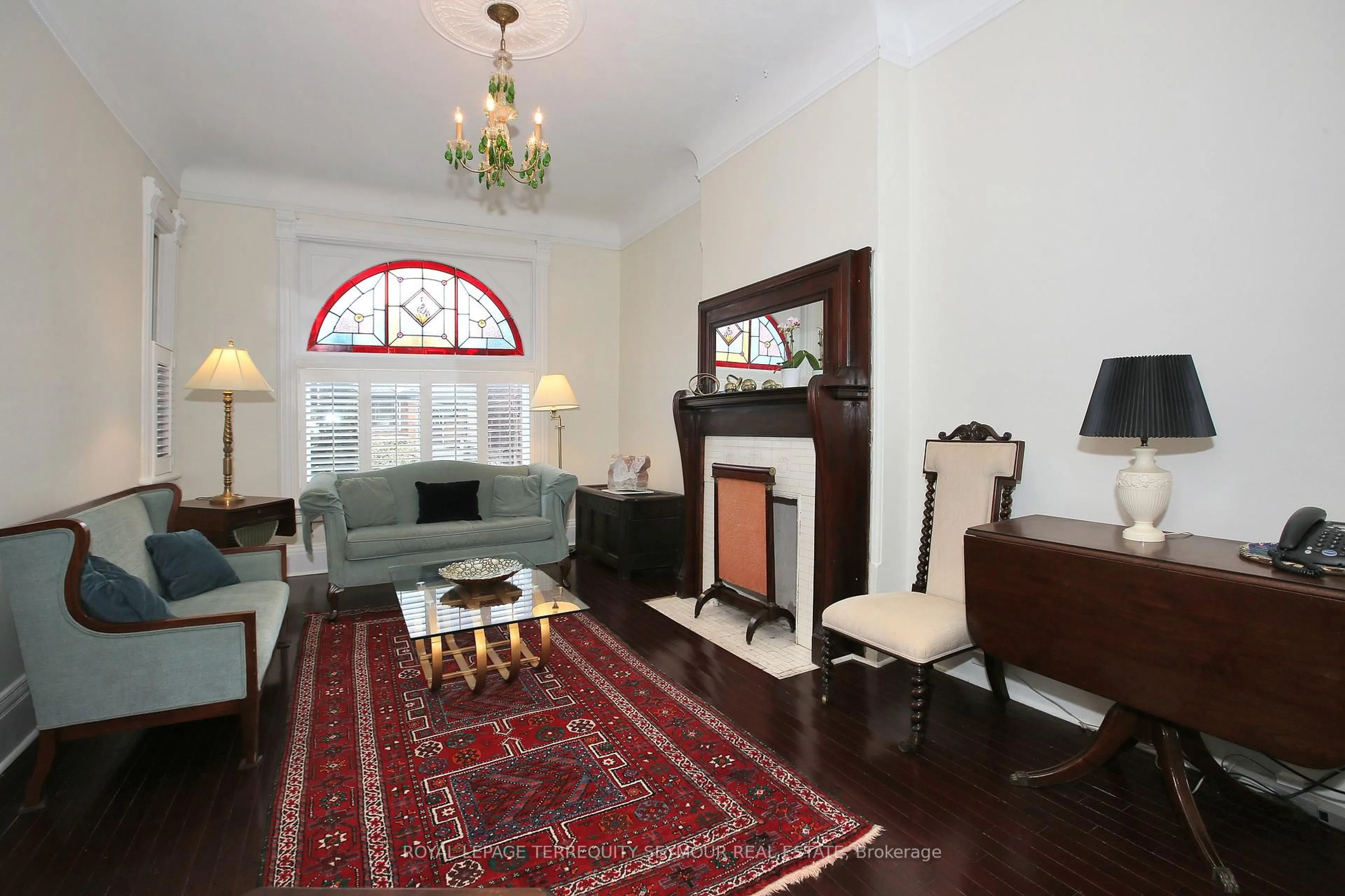 Living room with furniture, unknown for 262 Concord Ave, Toronto Ontario M6H 2P5