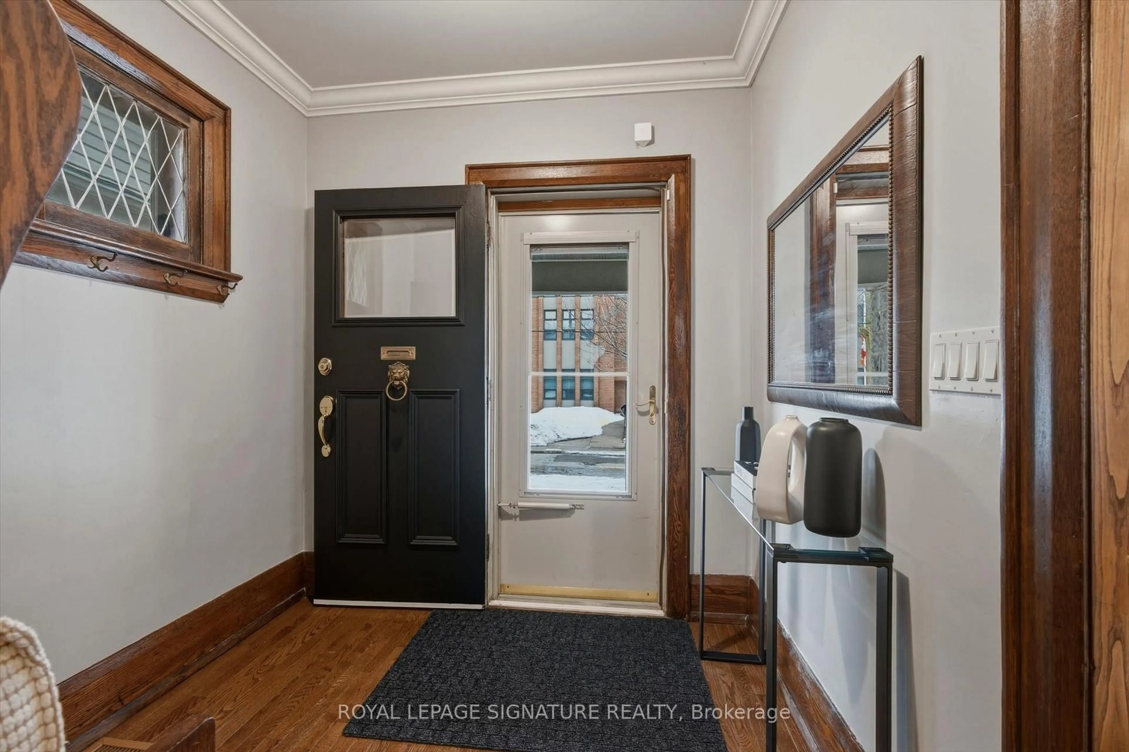 Indoor entryway for 55 Atlas Ave, Toronto Ontario M6C 3P1
