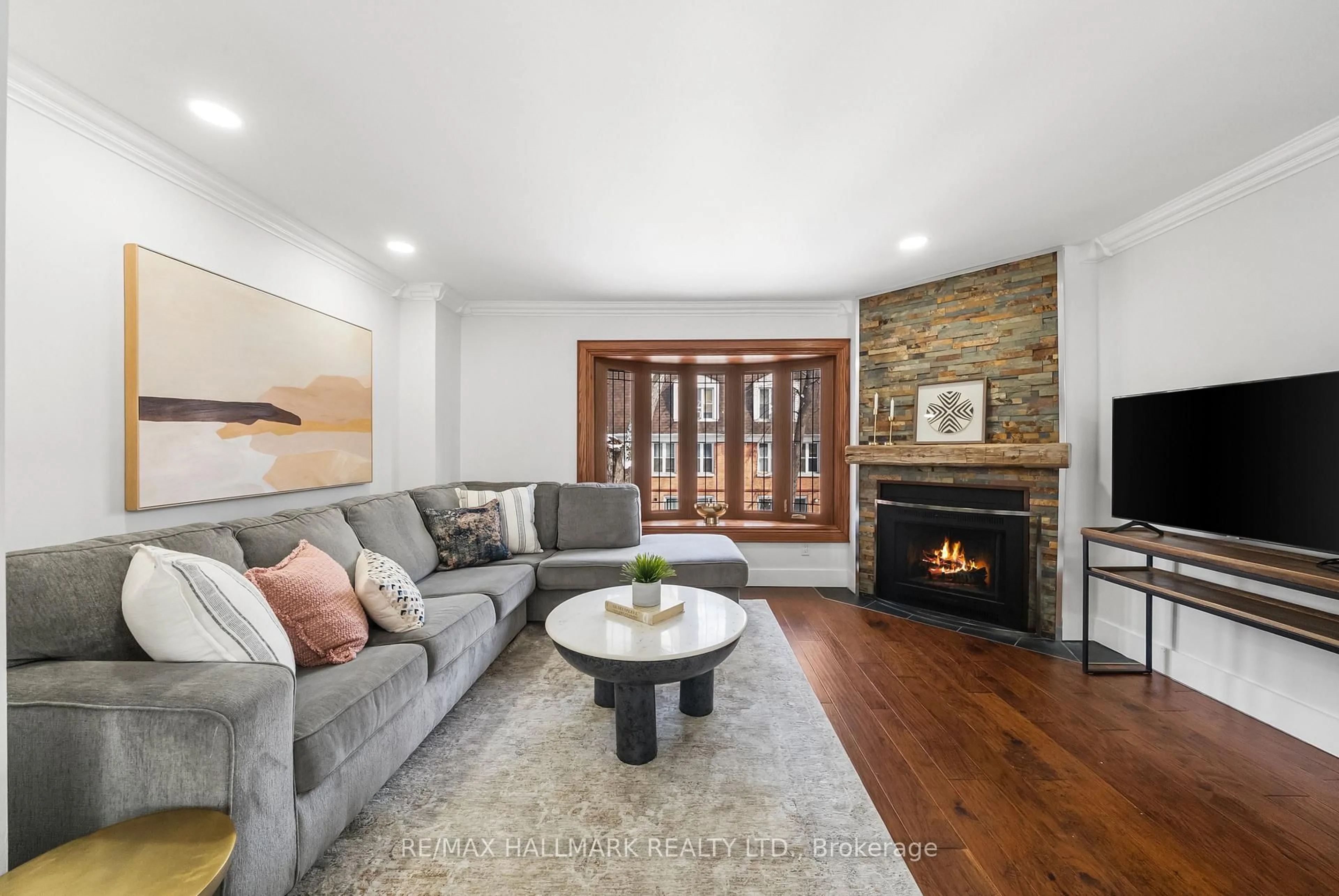 Living room with furniture, unknown for 9 Douville Crt, Toronto Ontario M5A 4E7