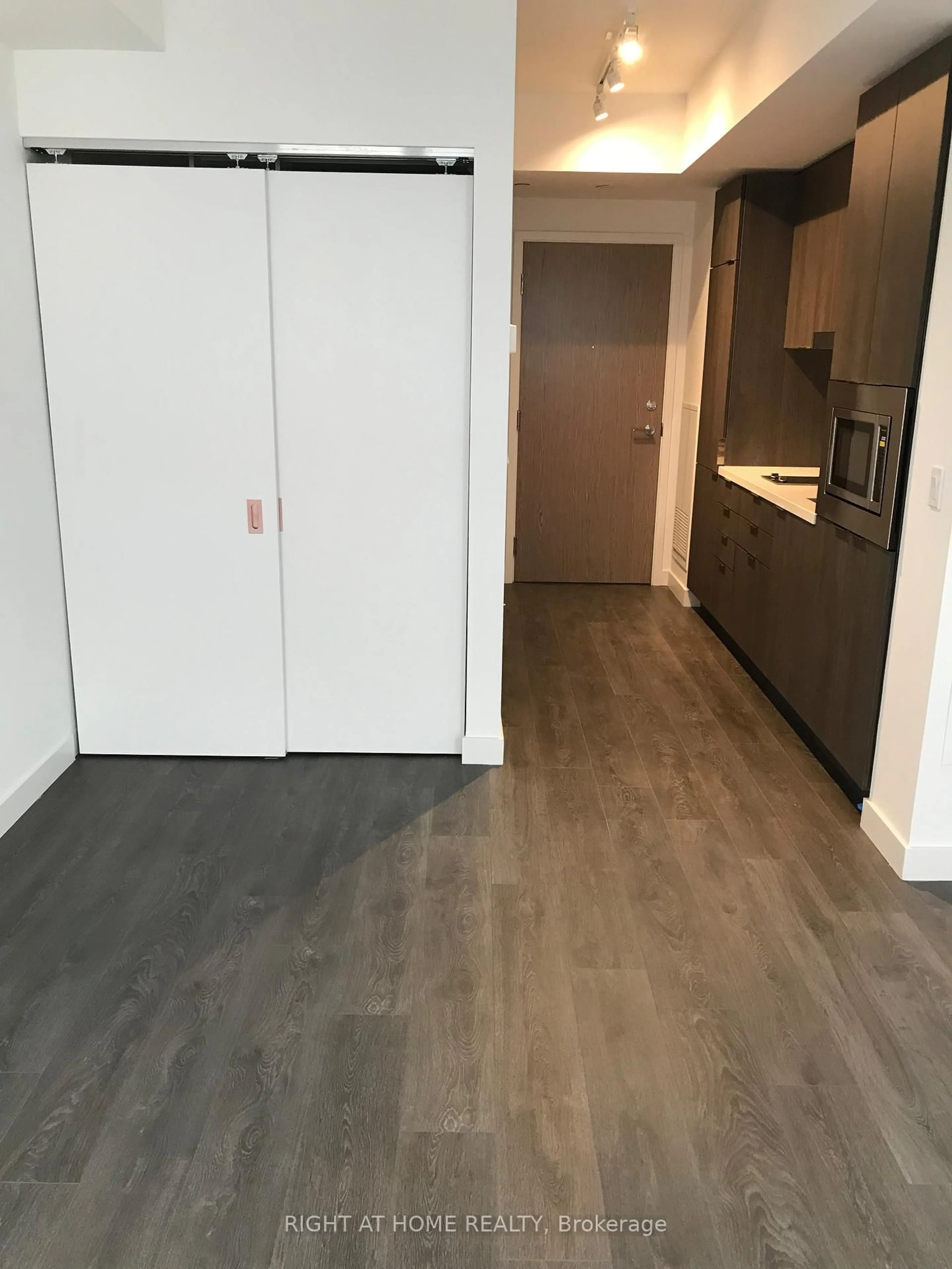 A pic of a room for 215 Queen St #1907, Toronto Ontario M5A 1S2