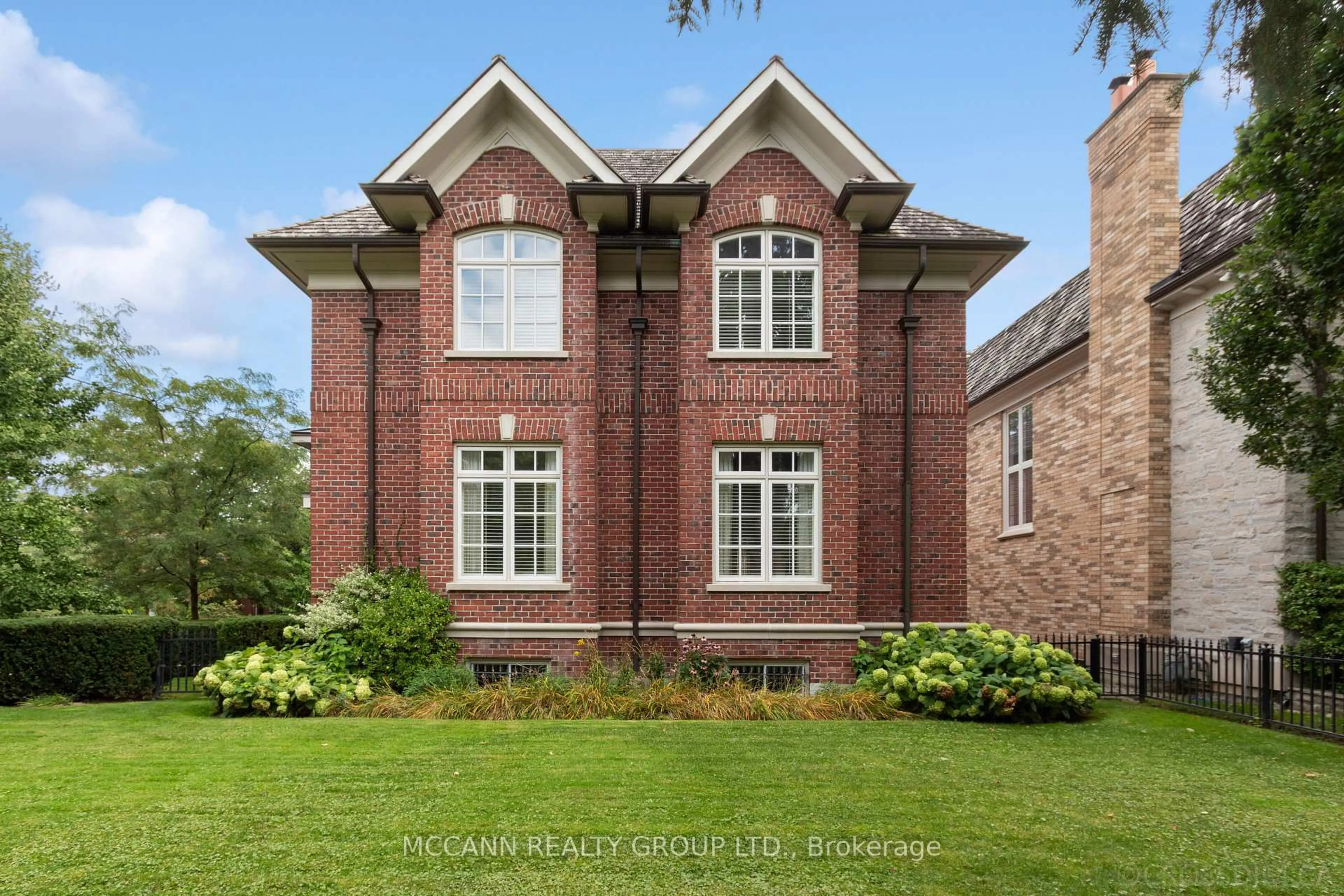 Home with brick exterior material, building for 21 De Vere Gdns, Toronto Ontario M5M 3E4