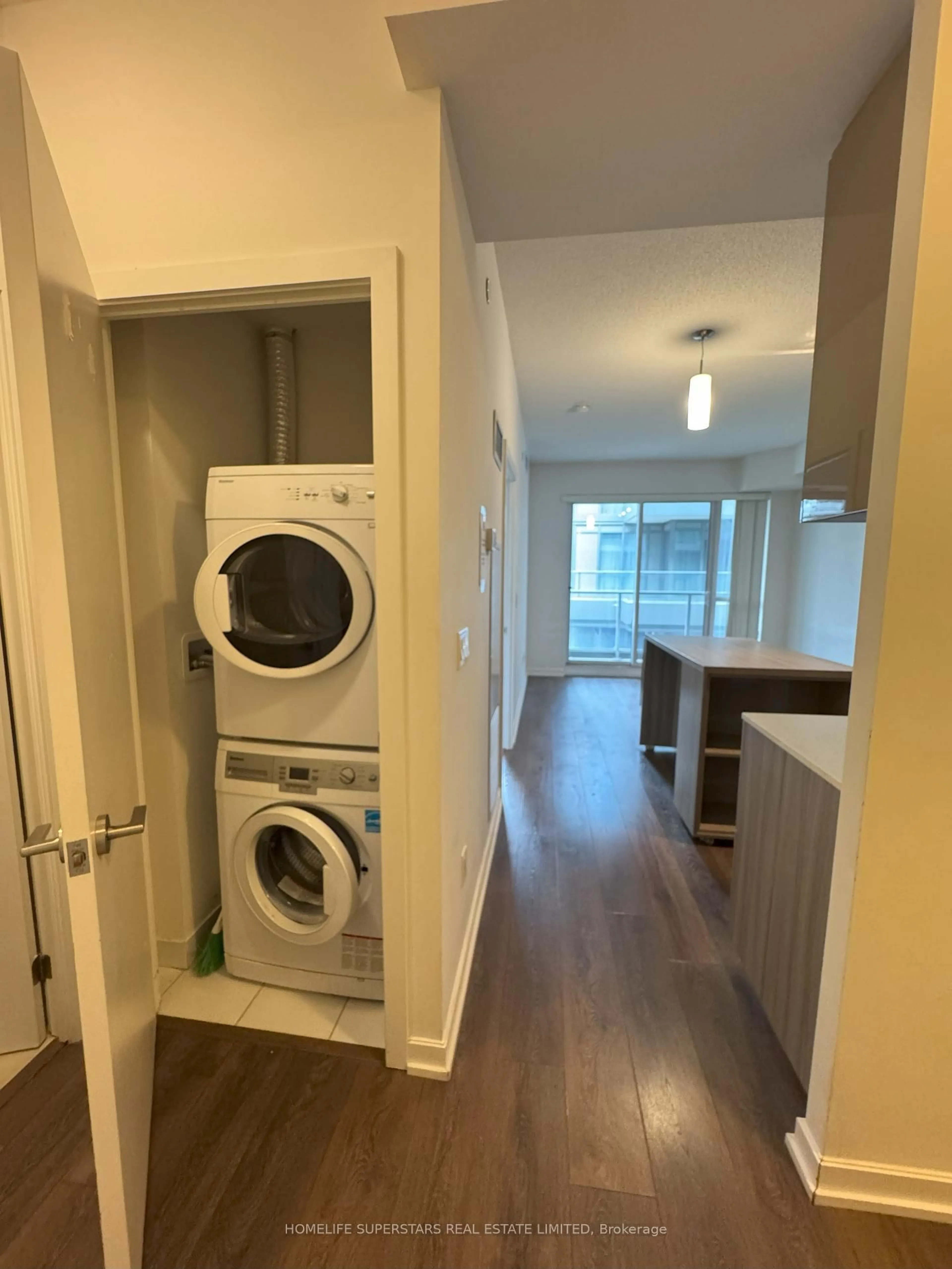 A pic of a room for 52 Forest Manor Rd #313, Toronto Ontario M2J 0E2