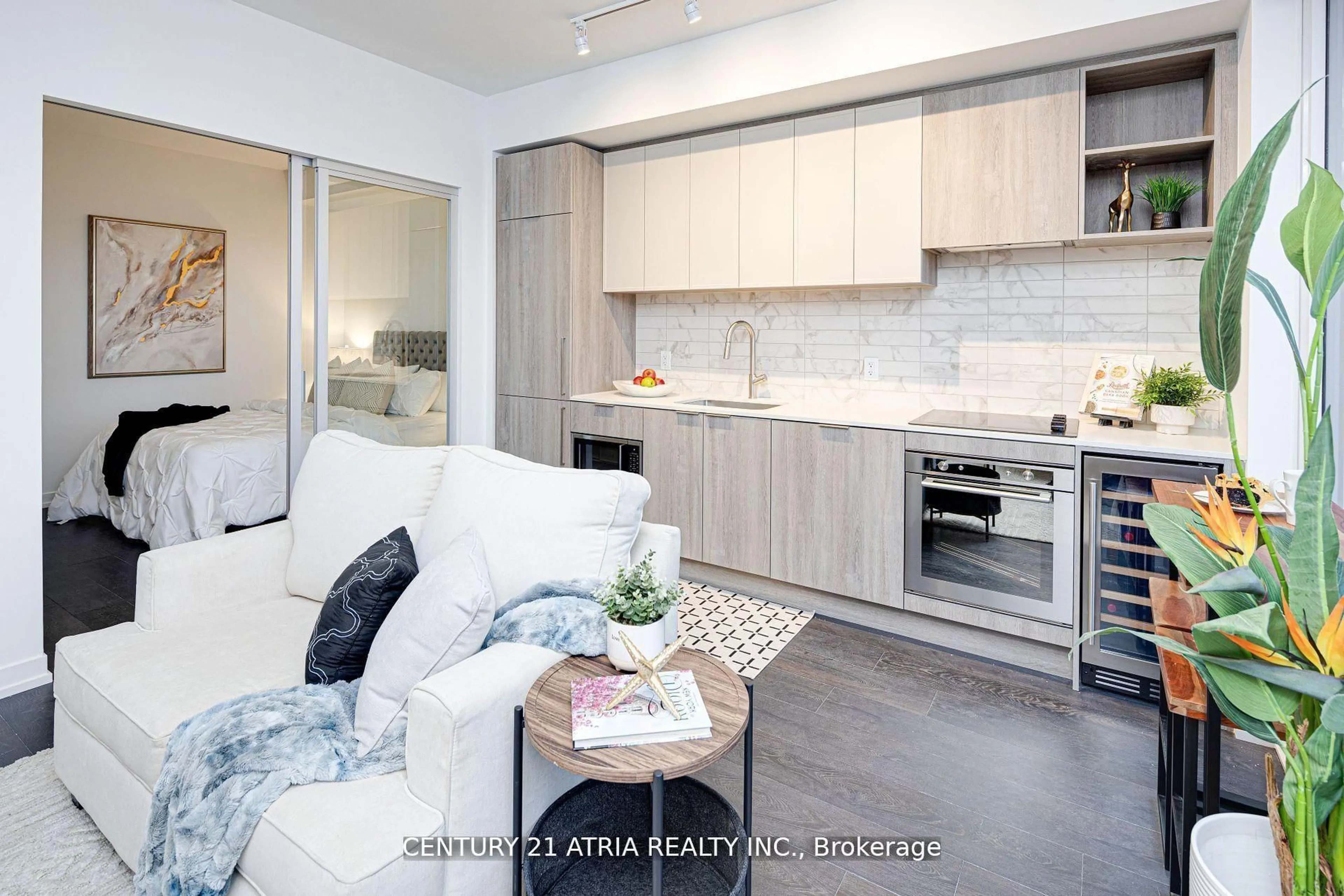 Open concept kitchen, unknown for 2020 Bathurst St #1810, Toronto Ontario M5P 0A6