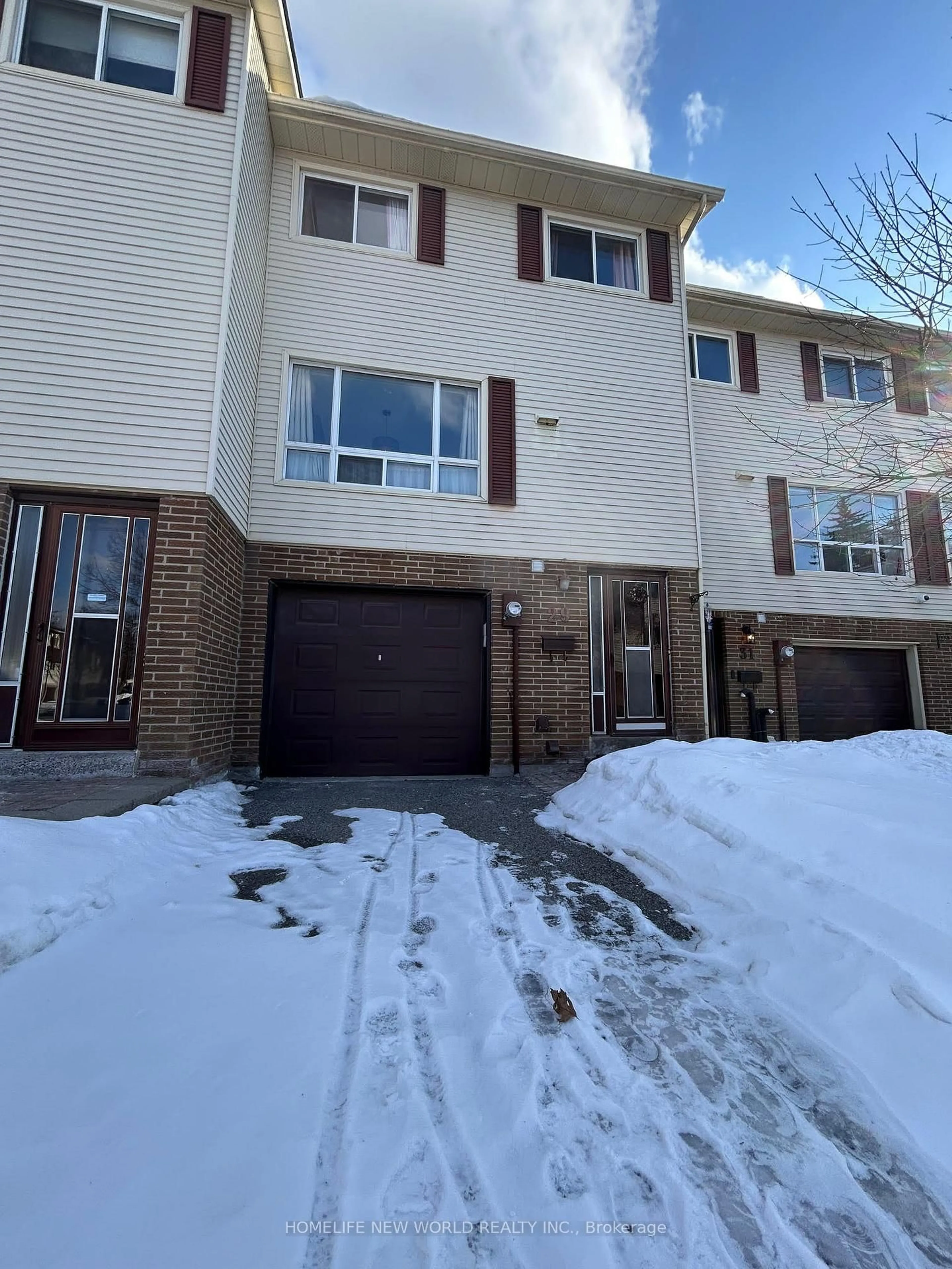 A pic from outside/outdoor area/front of a property/back of a property/a pic from drone, street for 29 Jenny Wrenway, Toronto Ontario M2H 2Y8