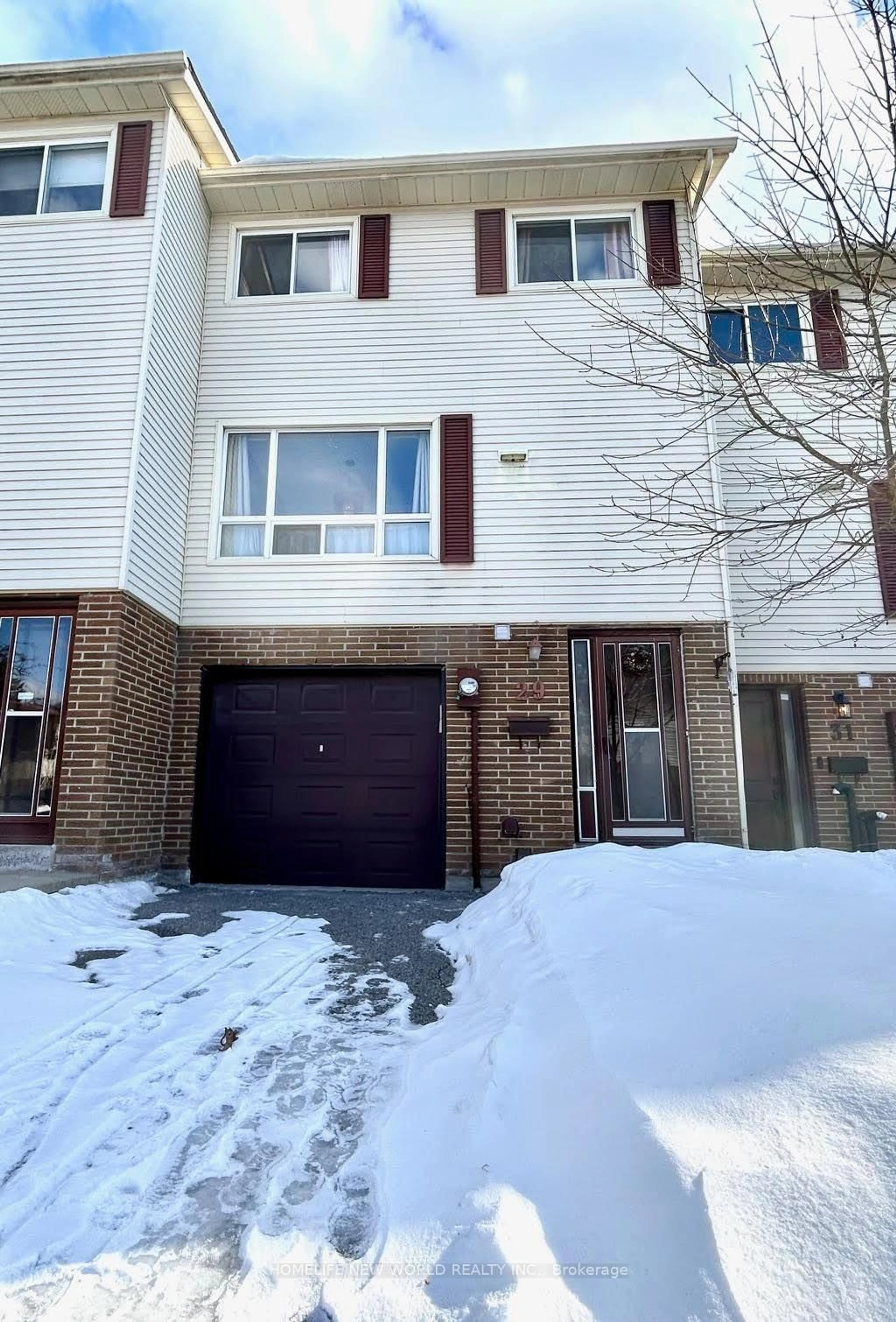 A pic from outside/outdoor area/front of a property/back of a property/a pic from drone, street for 29 Jenny Wrenway, Toronto Ontario M2H 2Y8