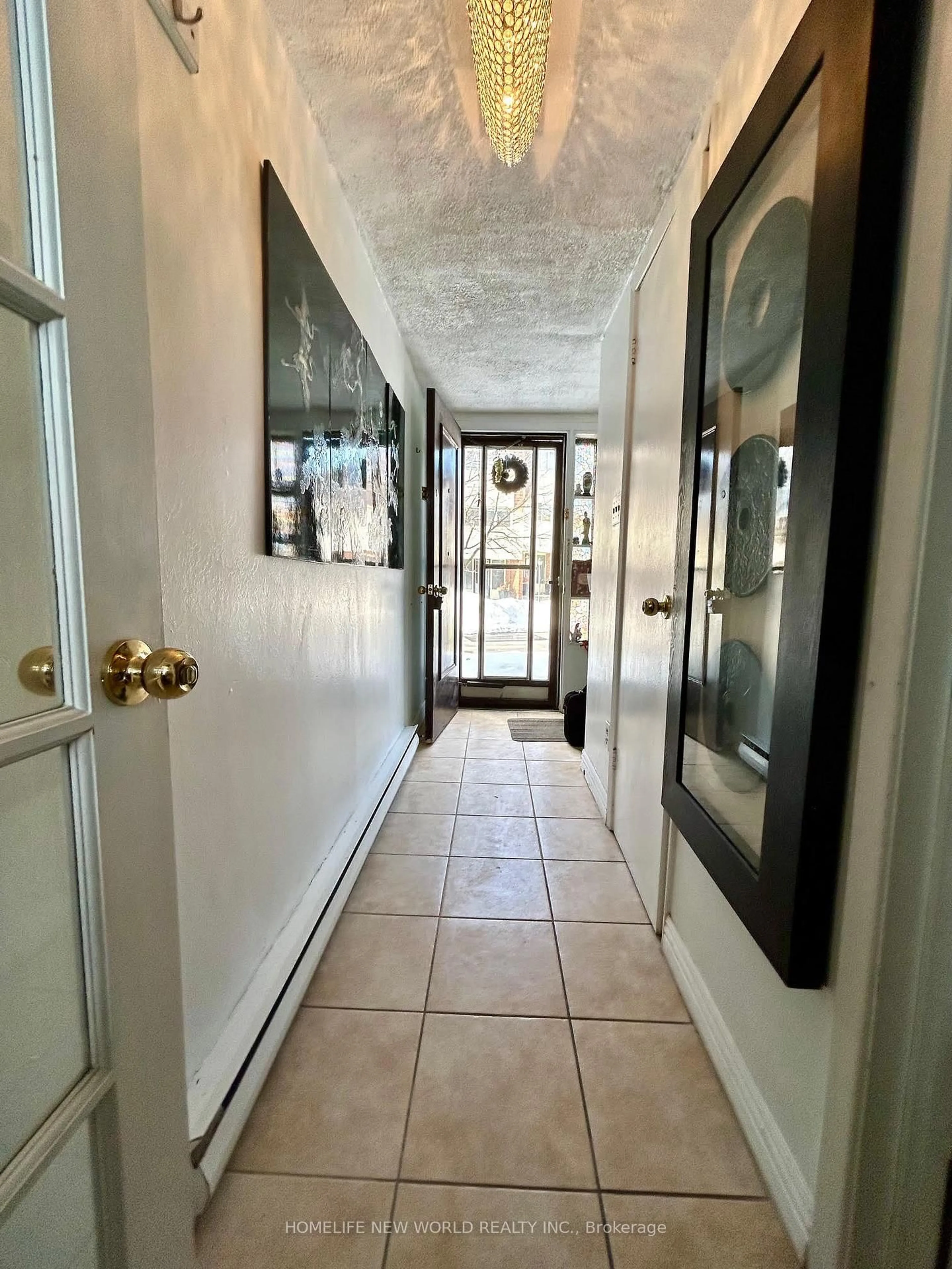 Indoor foyer for 29 Jenny Wrenway, Toronto Ontario M2H 2Y8