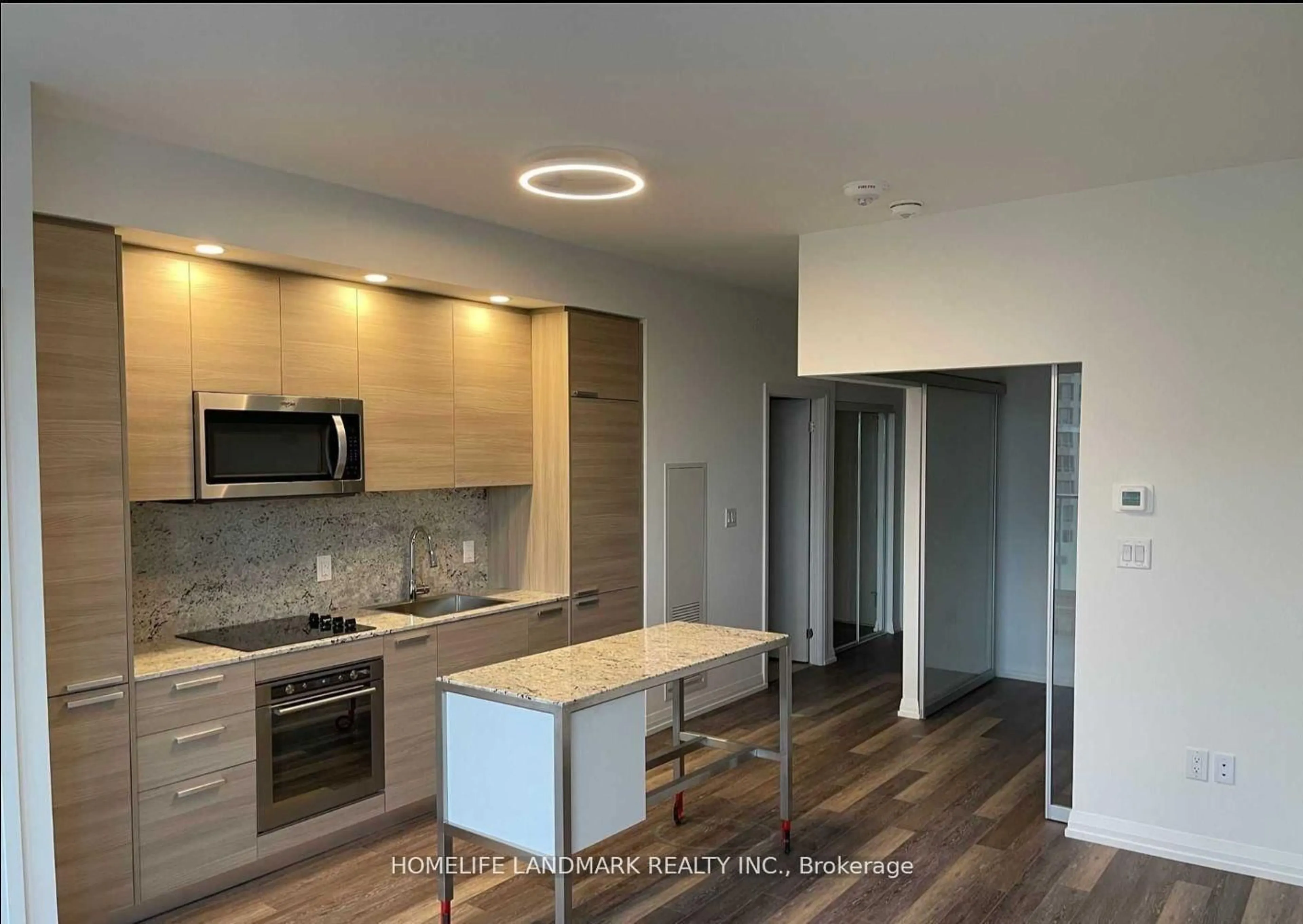 Open concept kitchen, wood/laminate floor for 75 Canterbury Pl #1515, Toronto Ontario M2N 0H8