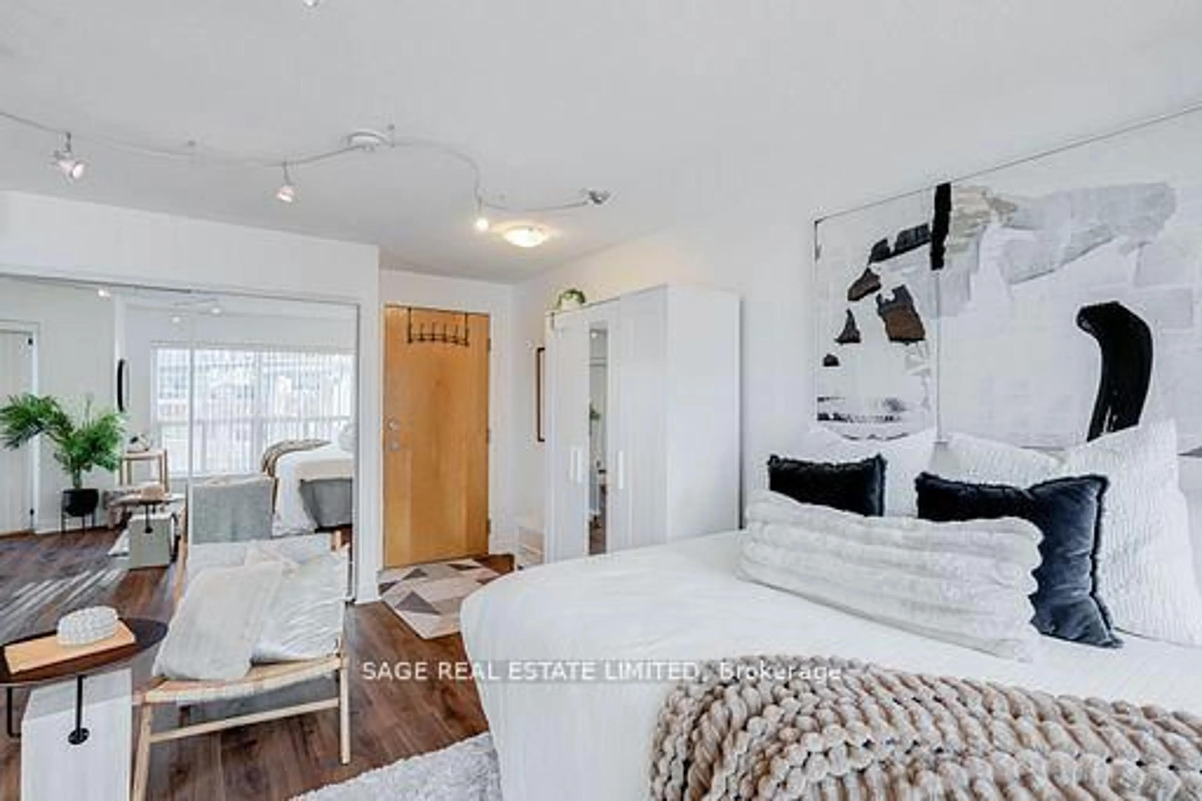 Unknown for 600 Queens Quay #819, Toronto Ontario M5V 3M3