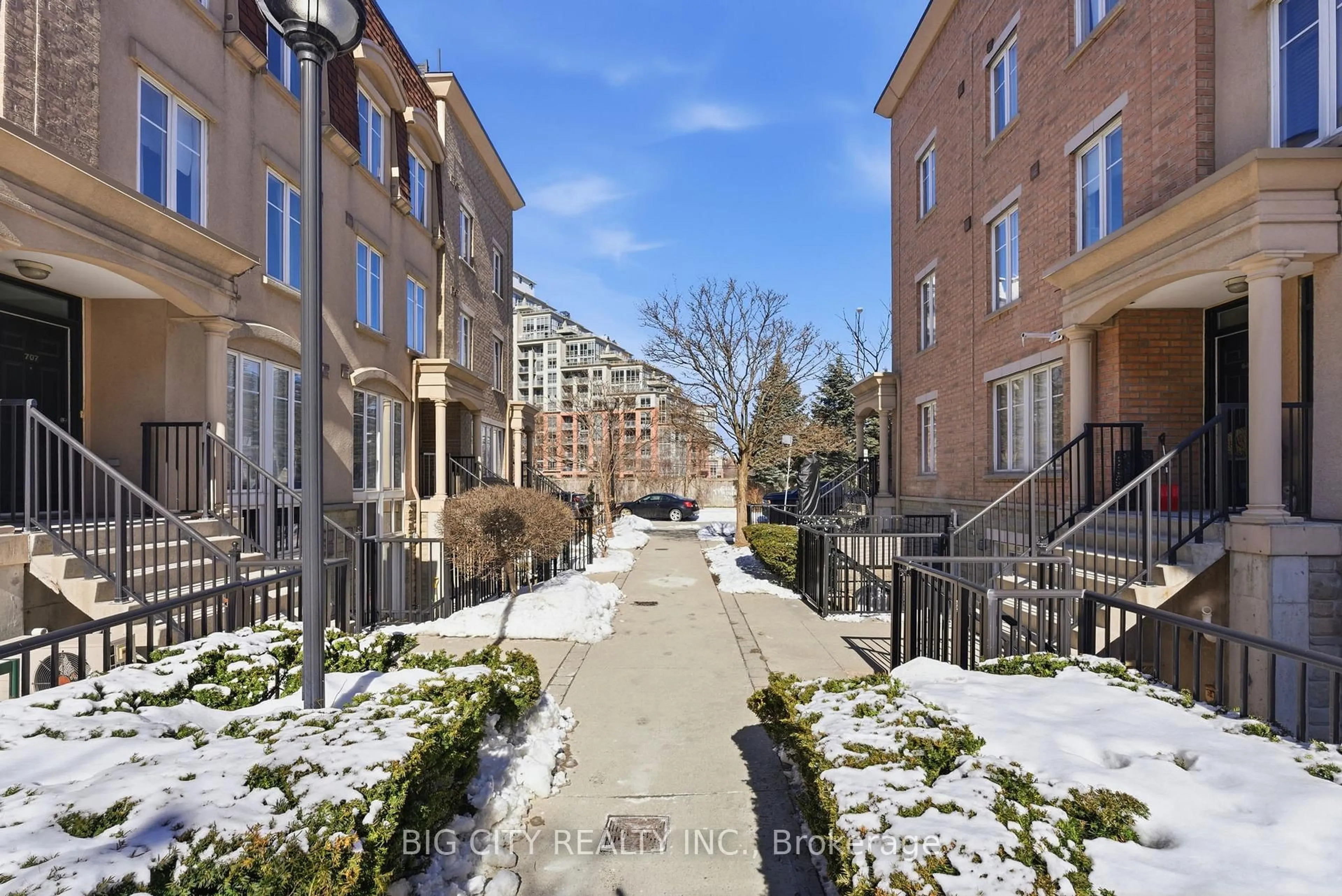 Patio, street for 38 Western Battery Rd #640, Toronto Ontario M6K 3N9