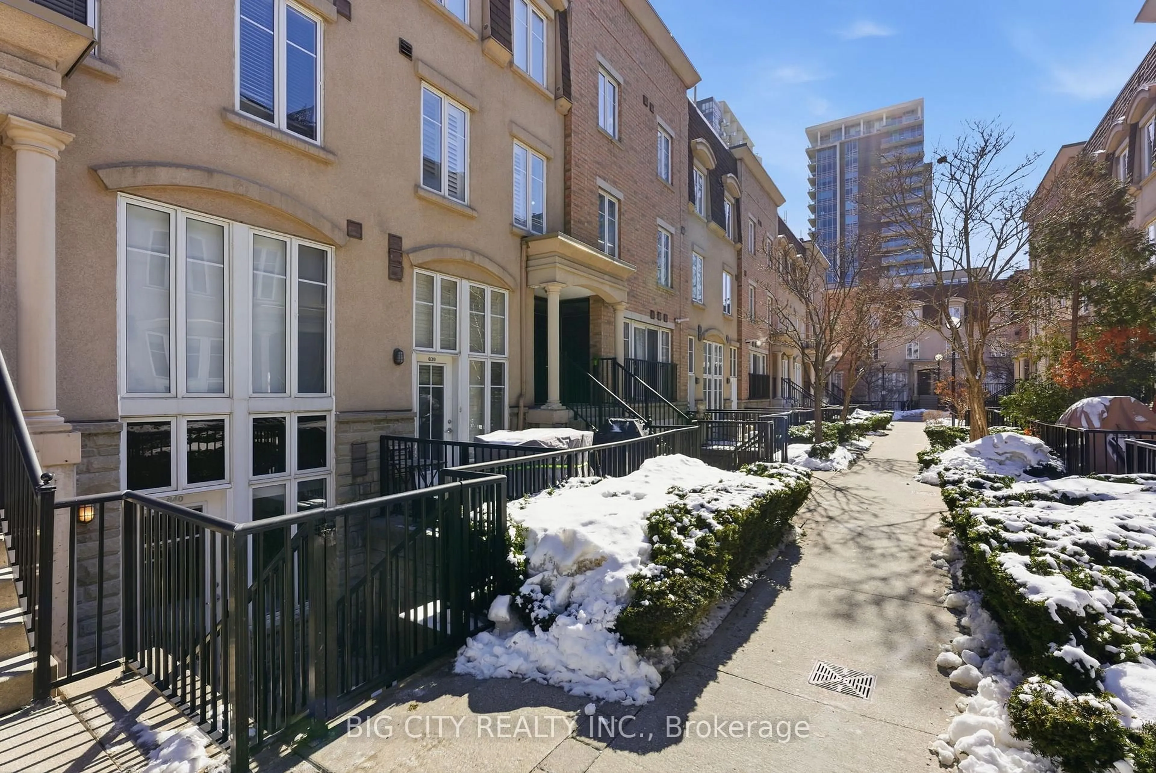 Unknown for 38 Western Battery Rd #640, Toronto Ontario M6K 3N9