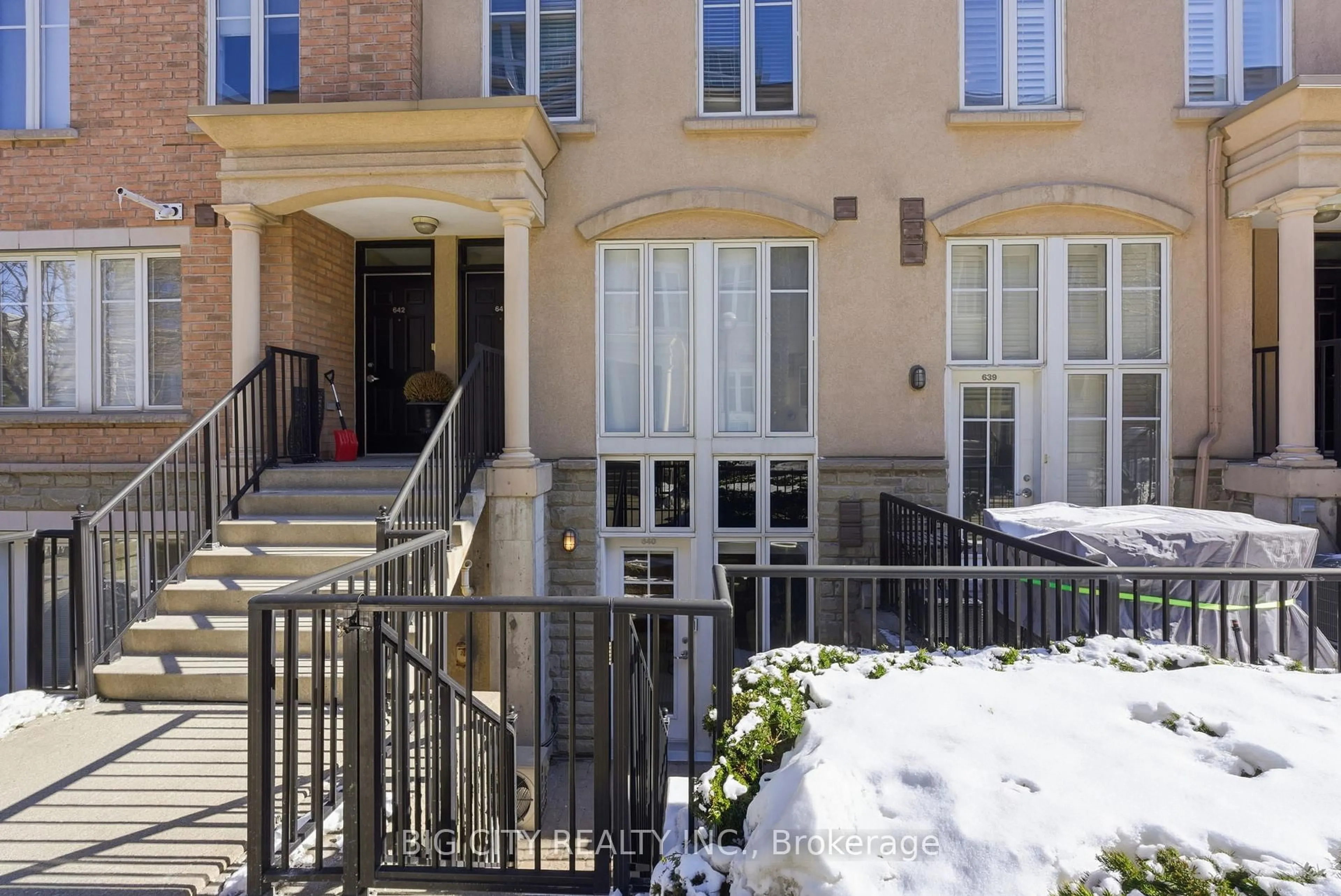 Unknown for 38 Western Battery Rd #640, Toronto Ontario M6K 3N9