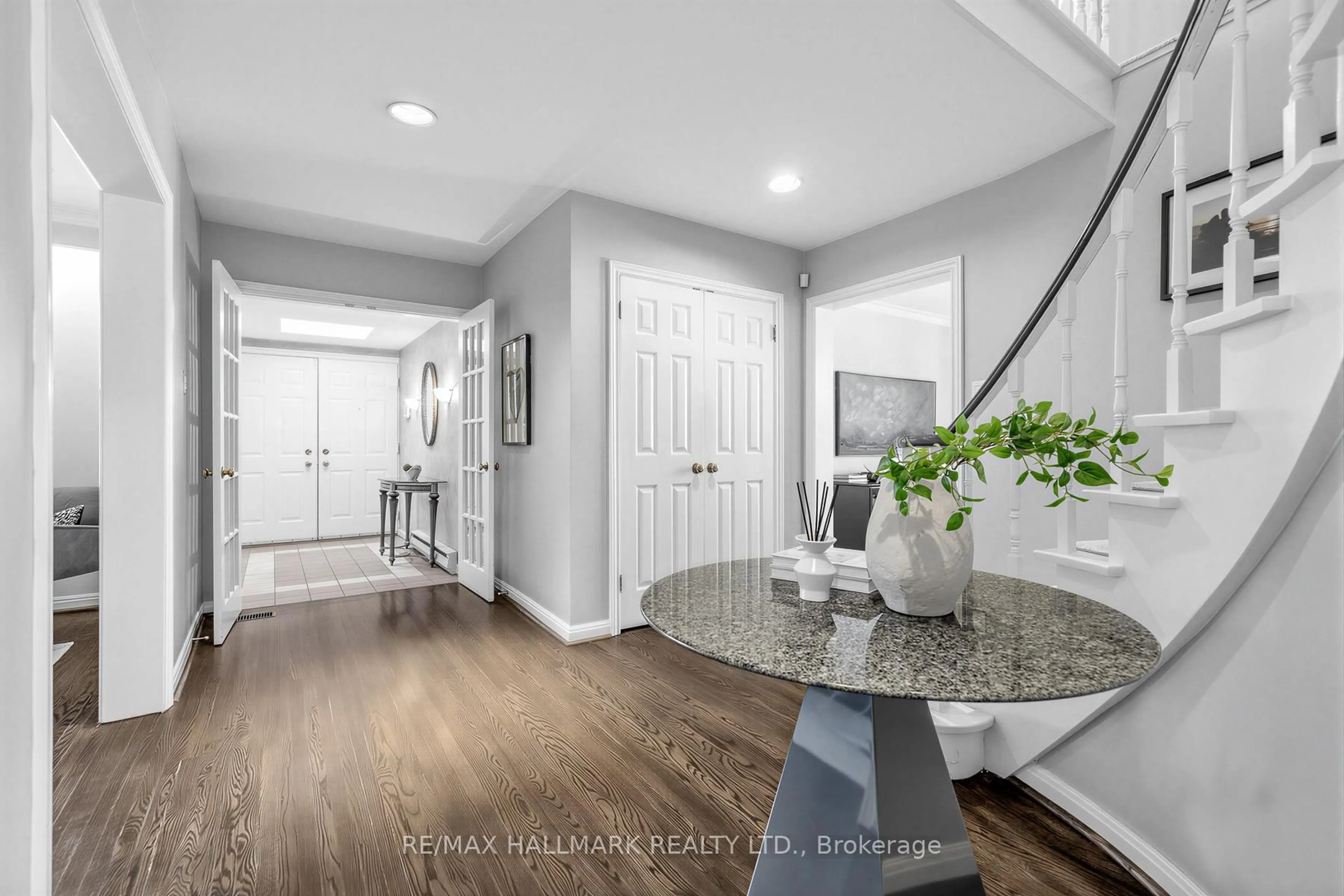 Indoor entryway for 35 Elliotwood Crt, Toronto Ontario M2L 2P8