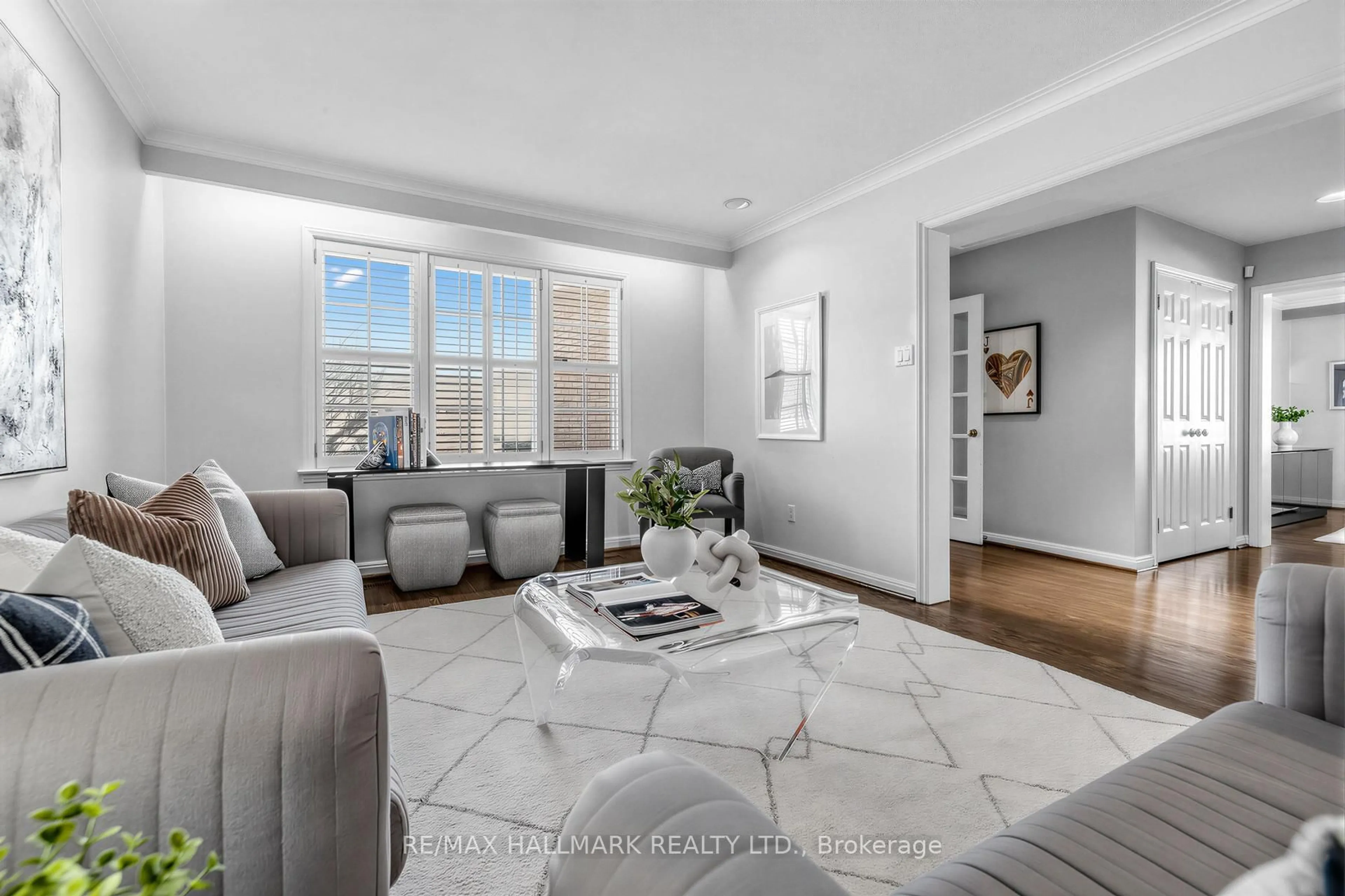 Living room with furniture, unknown for 35 Elliotwood Crt, Toronto Ontario M2L 2P8