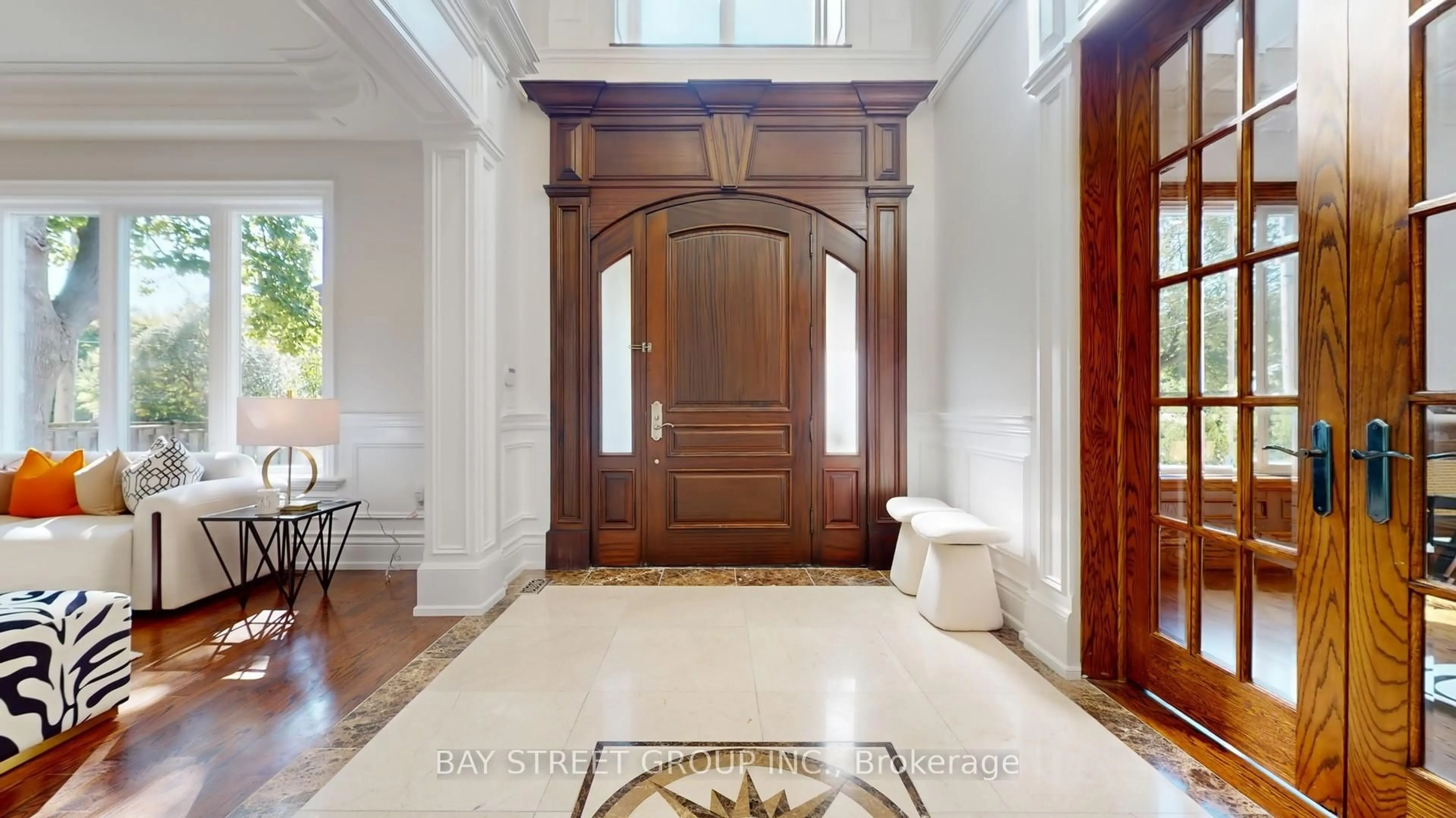 Indoor entryway for 112 Centre Ave, Toronto Ontario M2M 2L8