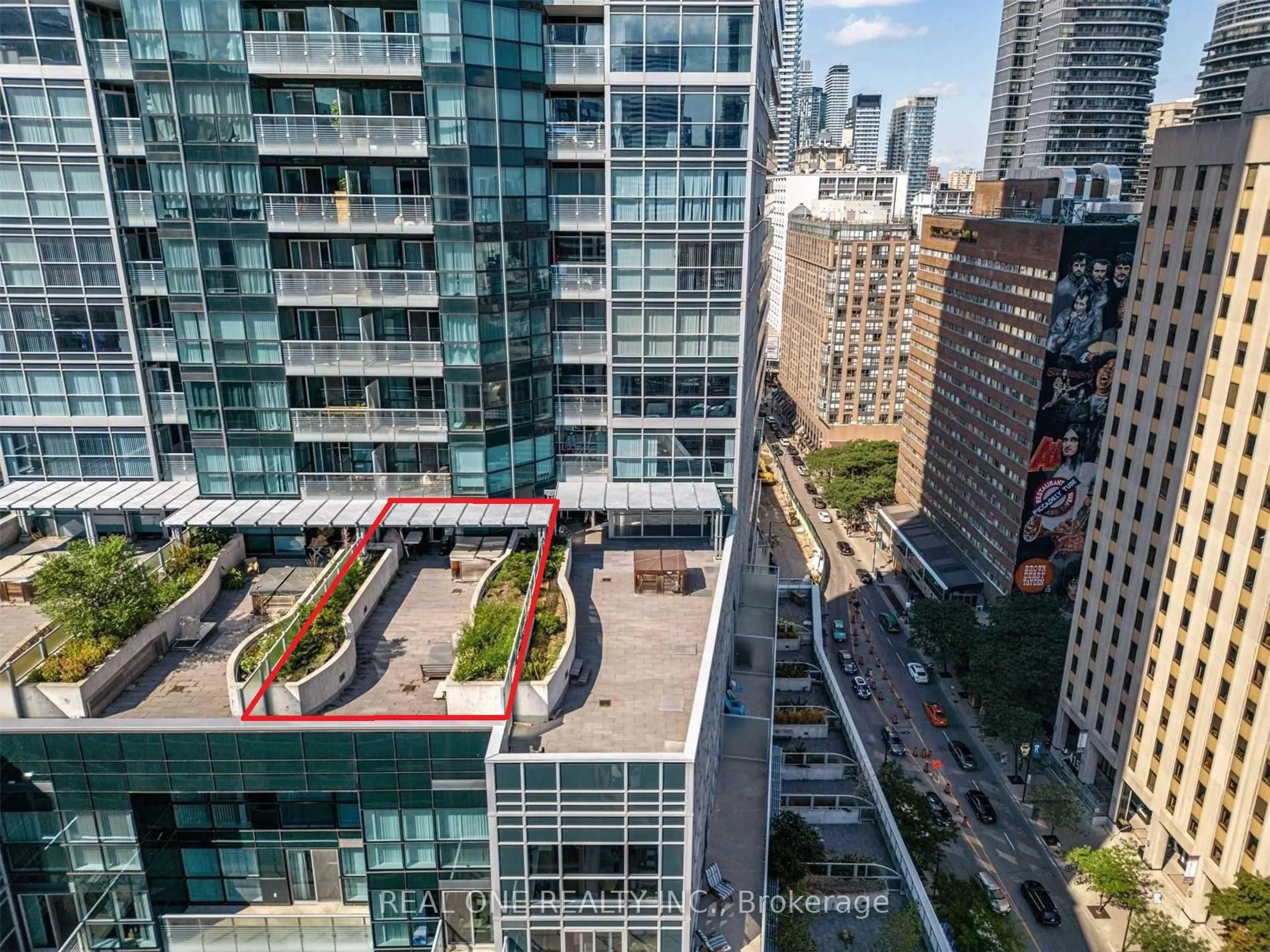 A pic from outside/outdoor area/front of a property/back of a property/a pic from drone, city buildings view from balcony for 386 Yonge St #1408, Toronto Ontario M5B 0A5