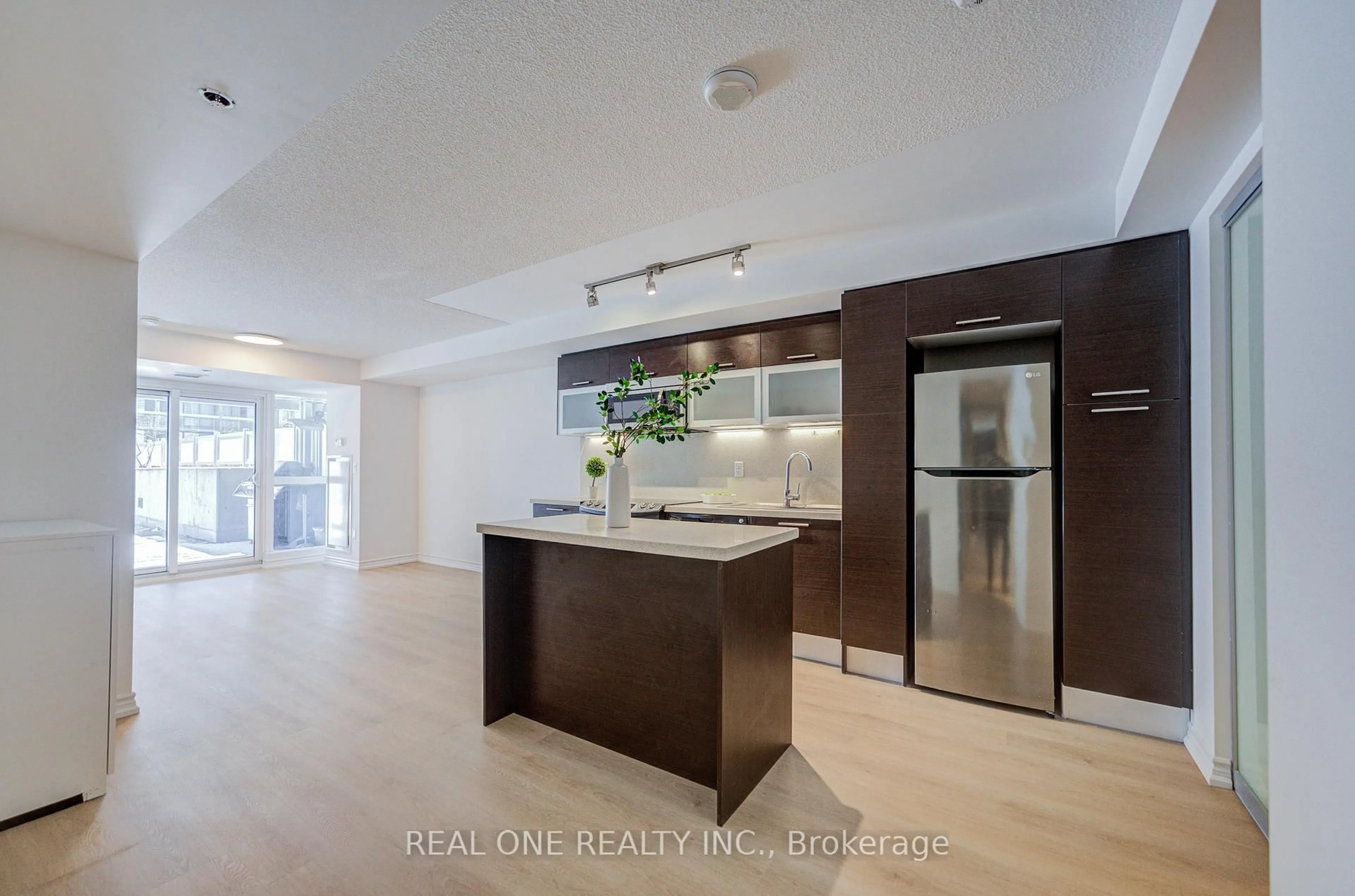 Open concept kitchen, unknown for 386 Yonge St #1408, Toronto Ontario M5B 0A5