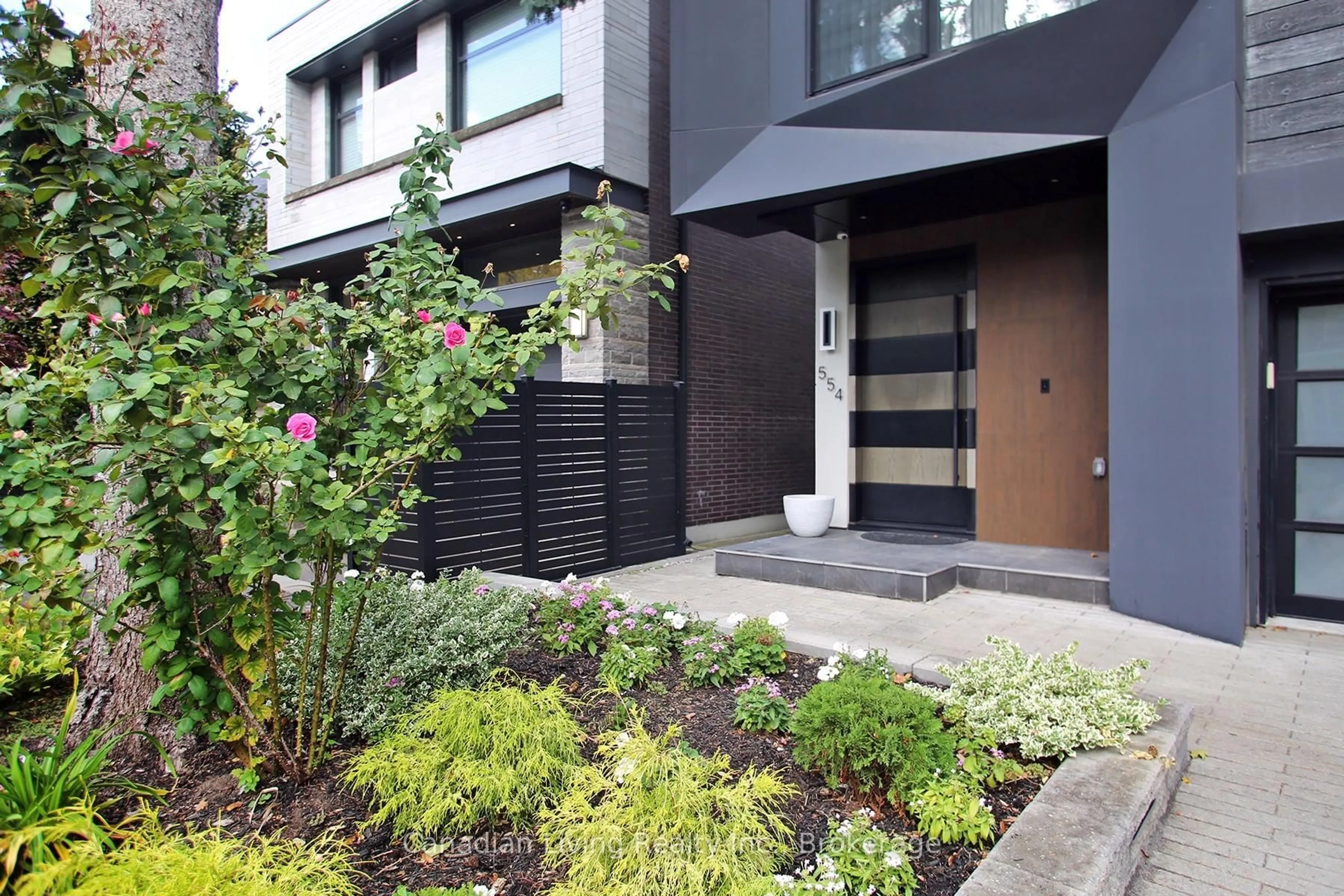 Unknown for 554 St Clements Ave, Toronto Ontario M5N 1M6