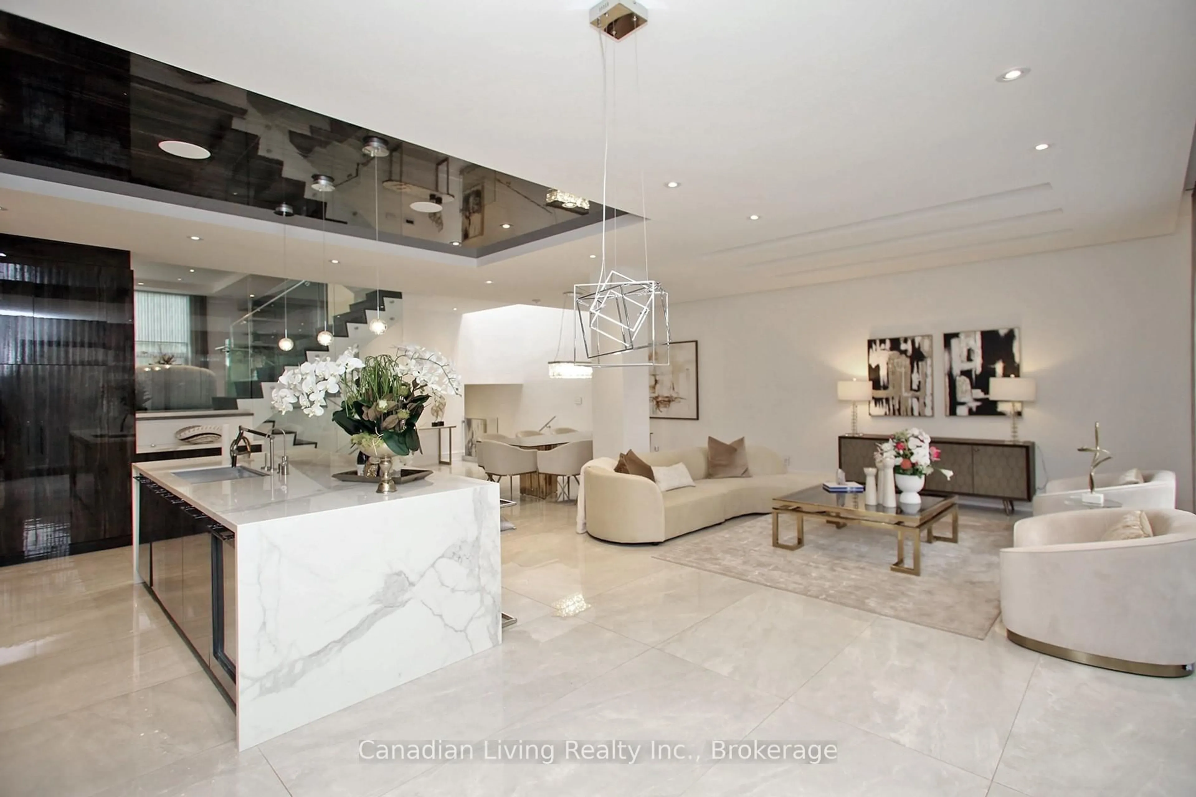 Indoor foyer for 554 St Clements Ave, Toronto Ontario M5N 1M6