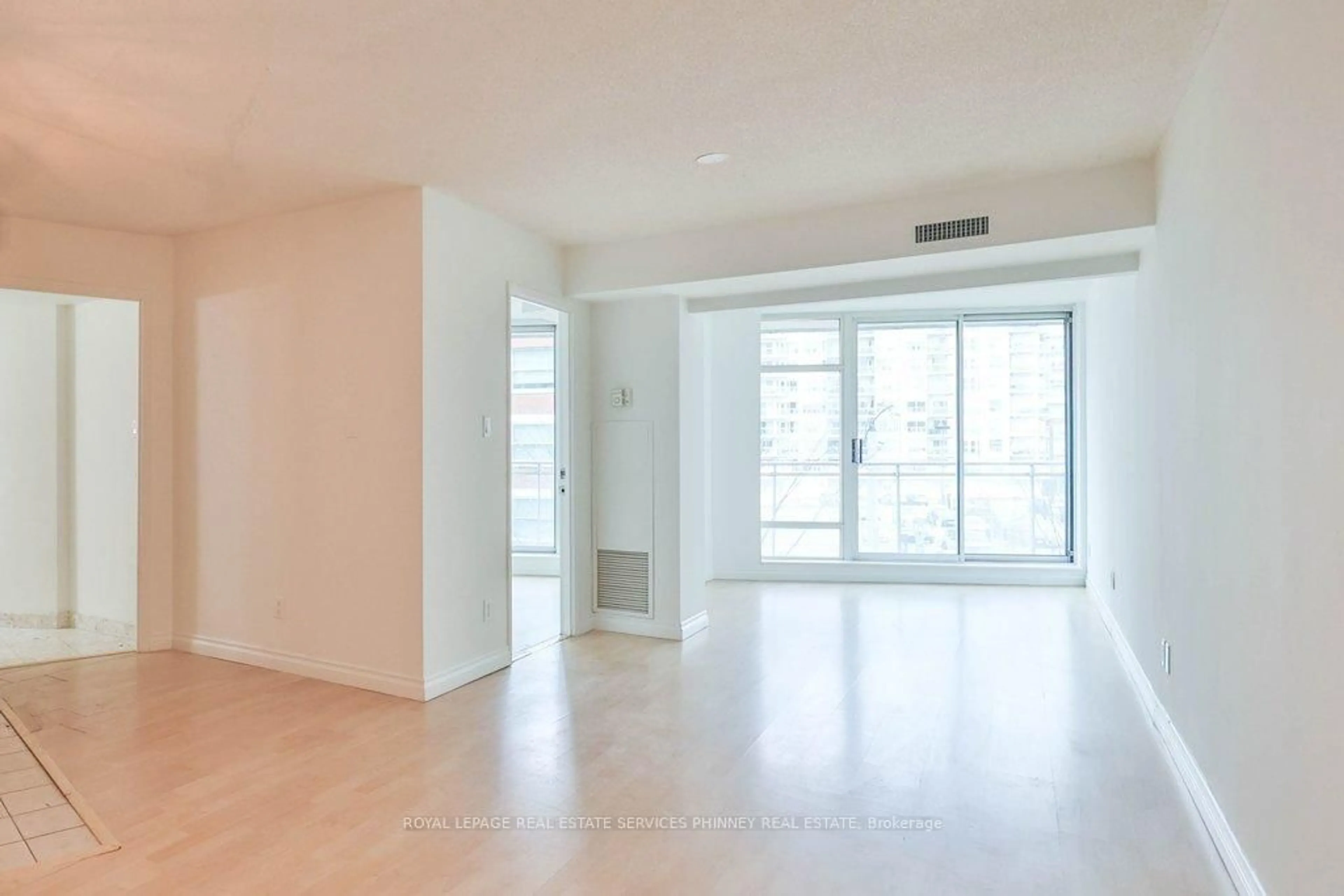 A pic of a room for 650 Queens Quay #302, Toronto Ontario M5V 3N2