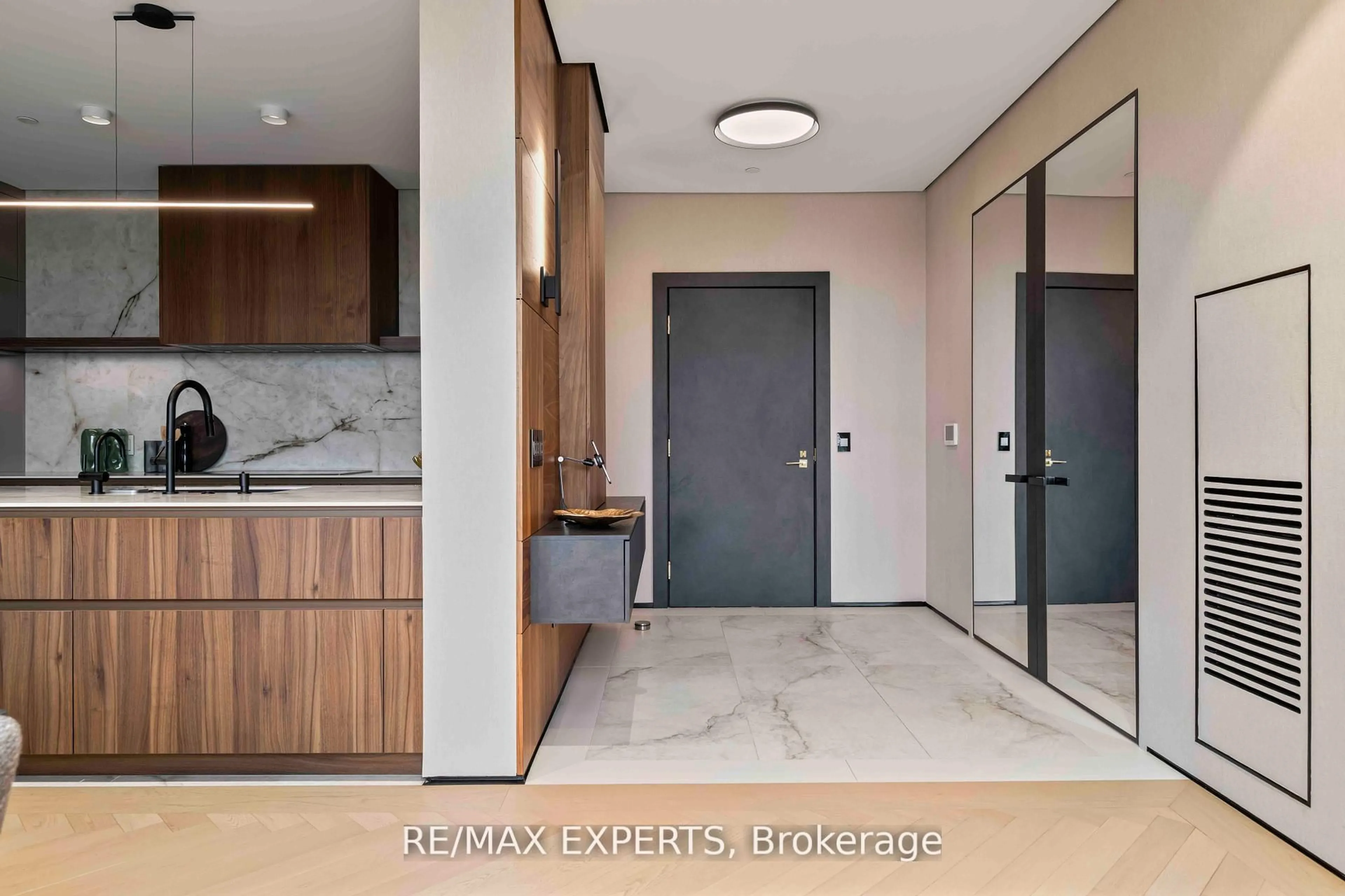 Indoor entryway for 1700 Avenue Rd #702, Toronto Ontario M5M 3Y4