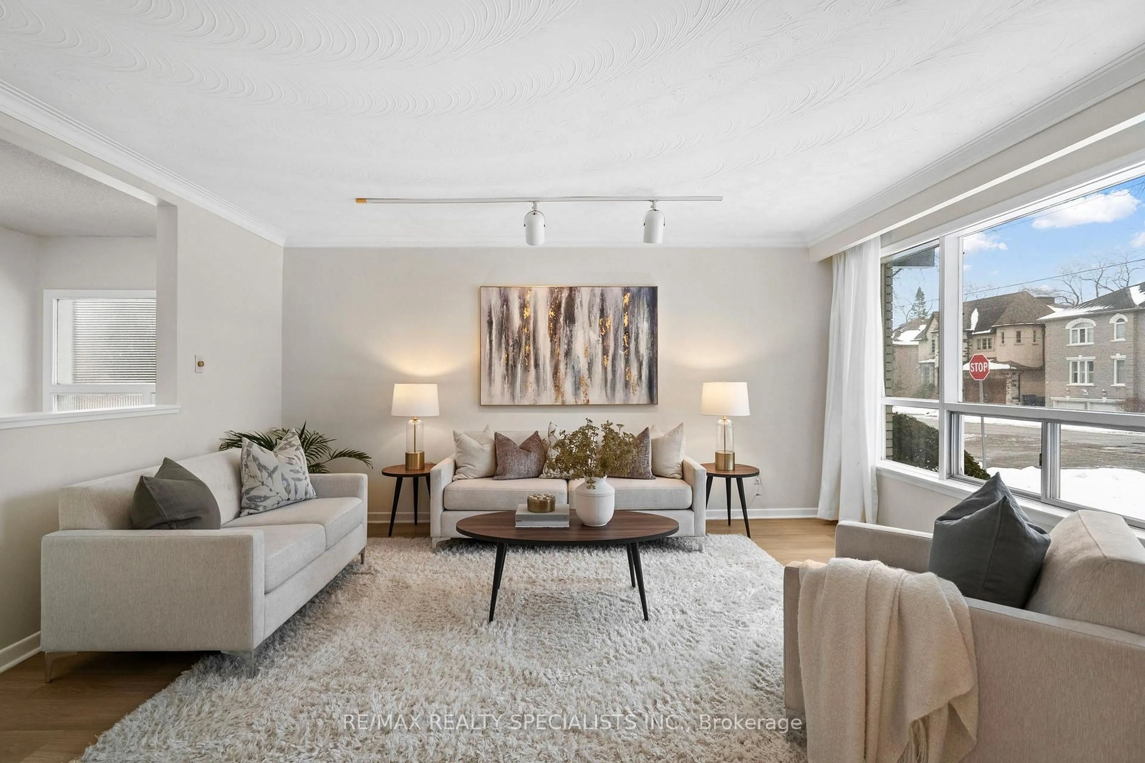 Living room with furniture, unknown for 322 Parkview Ave, Toronto Ontario M2N 3Z4