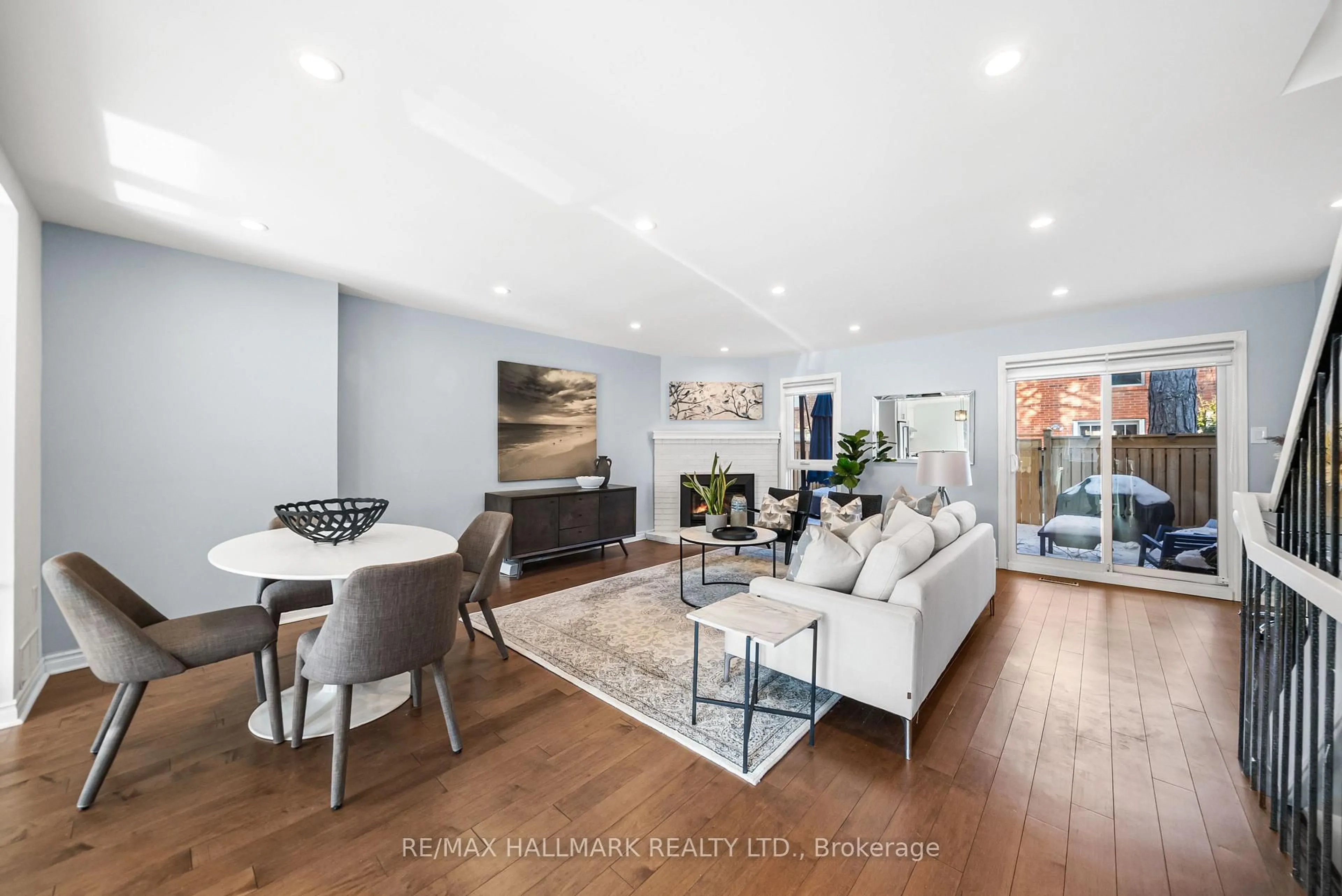 Living room with furniture, unknown for 64 Sylvan Valley Way, Toronto Ontario M5M 4M3