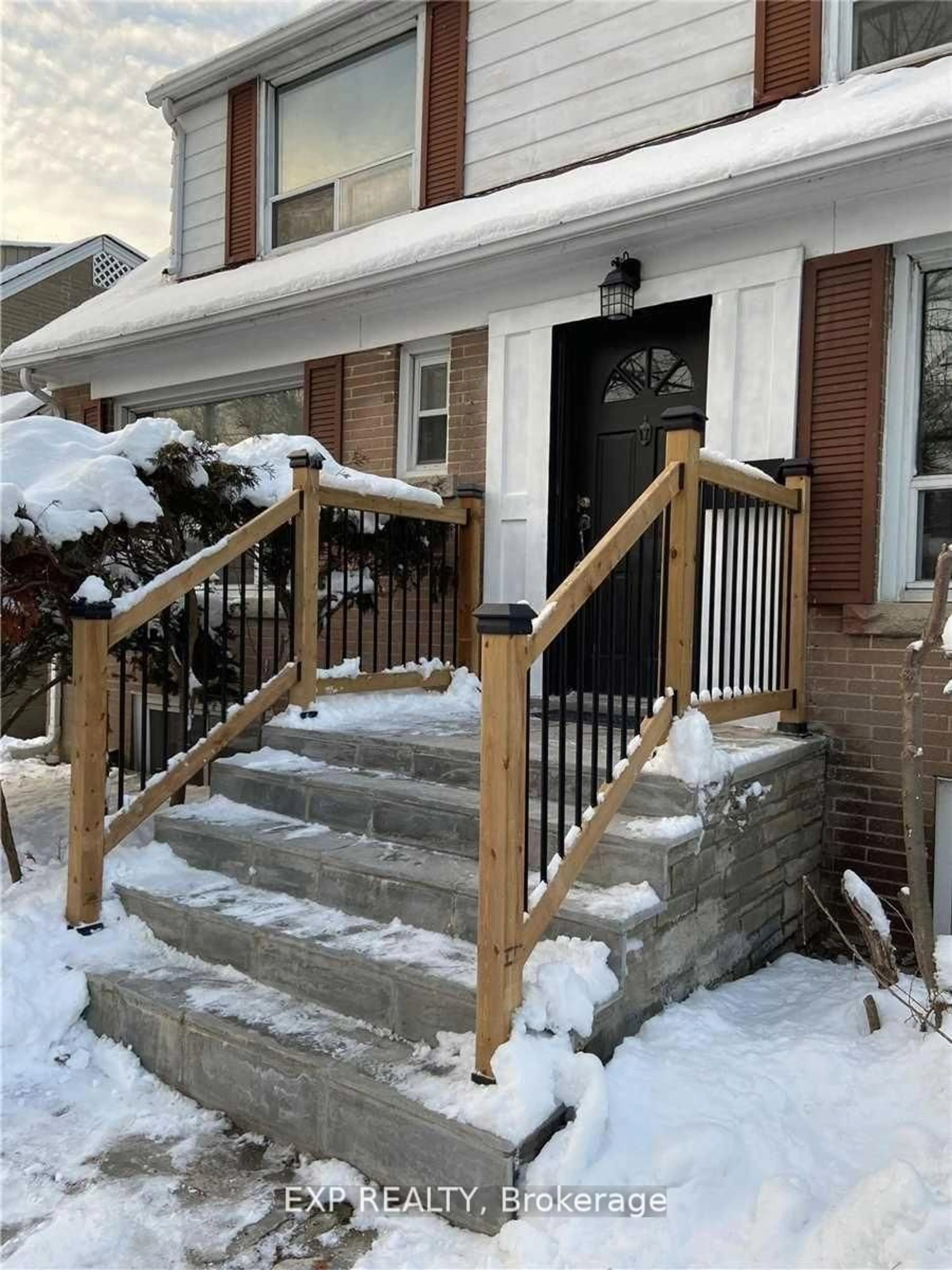 Stairs for 204 York Mills Rd, Toronto Ontario M2L 1K9
