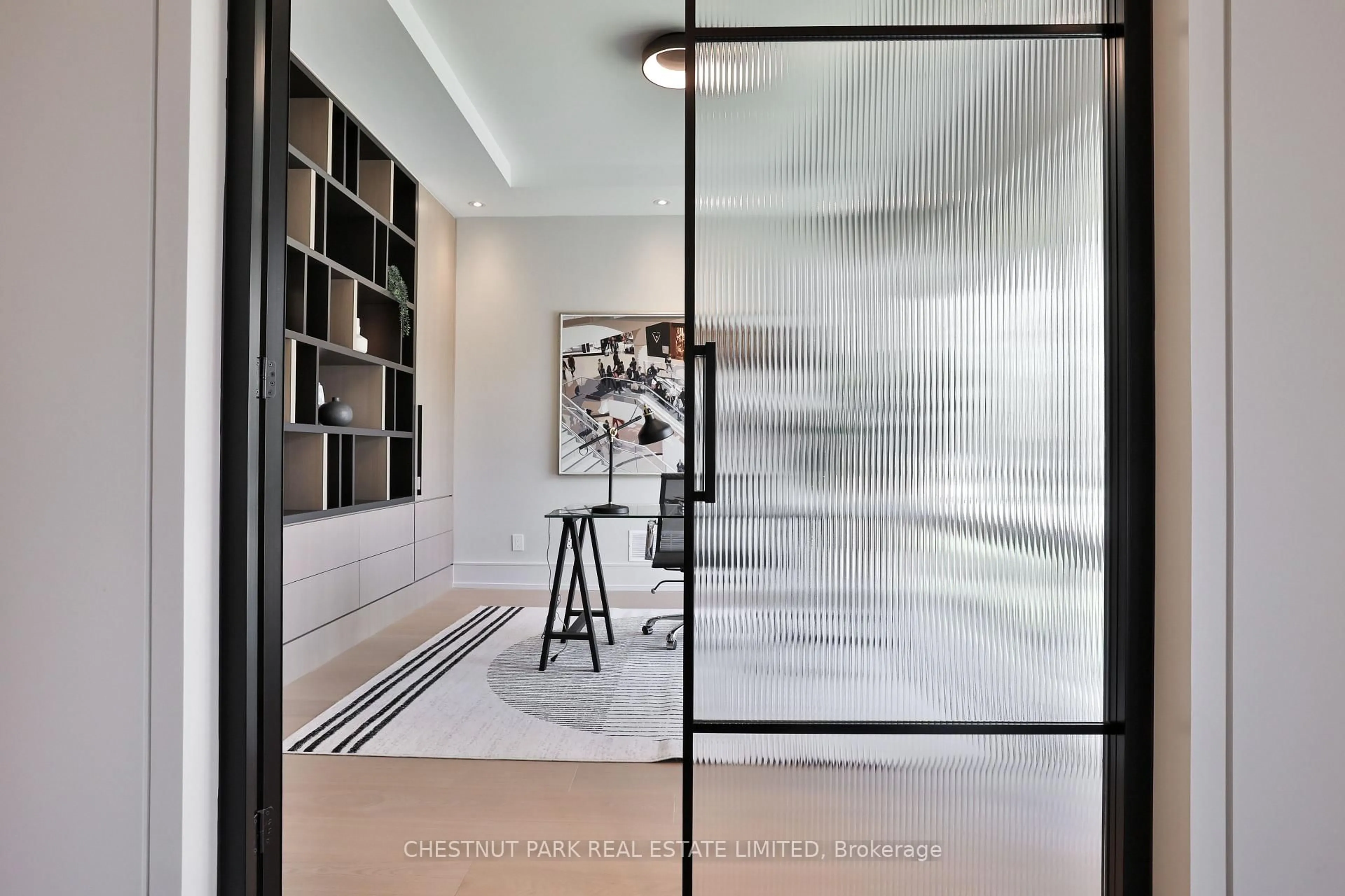 Indoor entryway for 2 Marchwood Dr, Toronto Ontario M3H 1J8