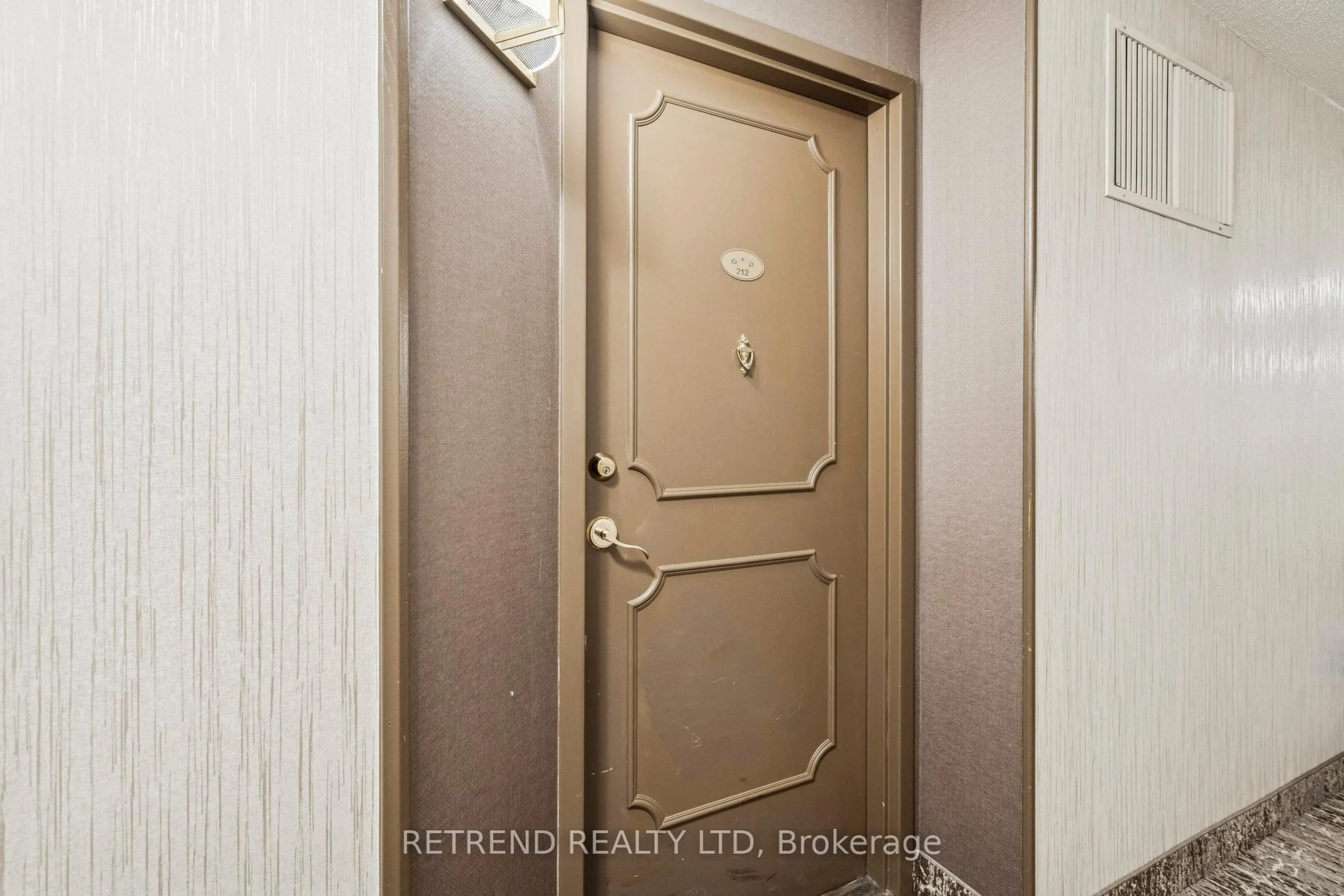 Indoor entryway for 1101 Steeles Ave #212, Toronto Ontario M2R 3W5