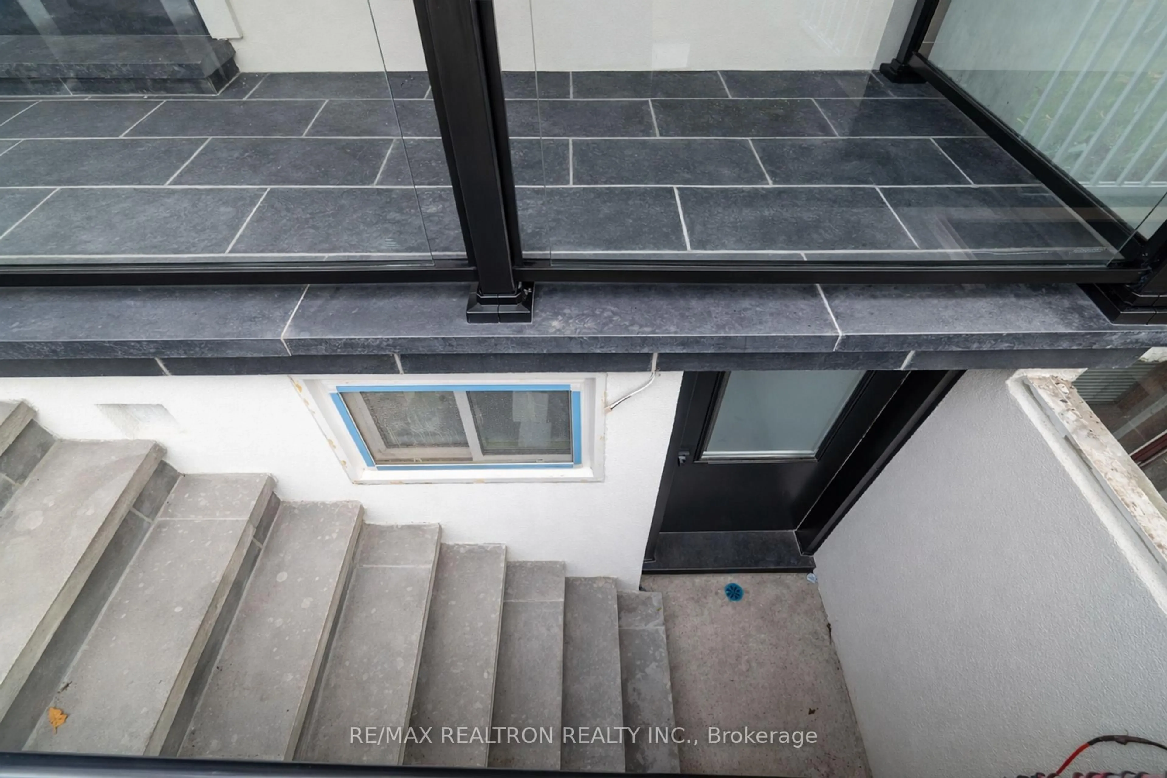 Unknown for 283 Euclid Ave, Toronto Ontario M6J 2K1