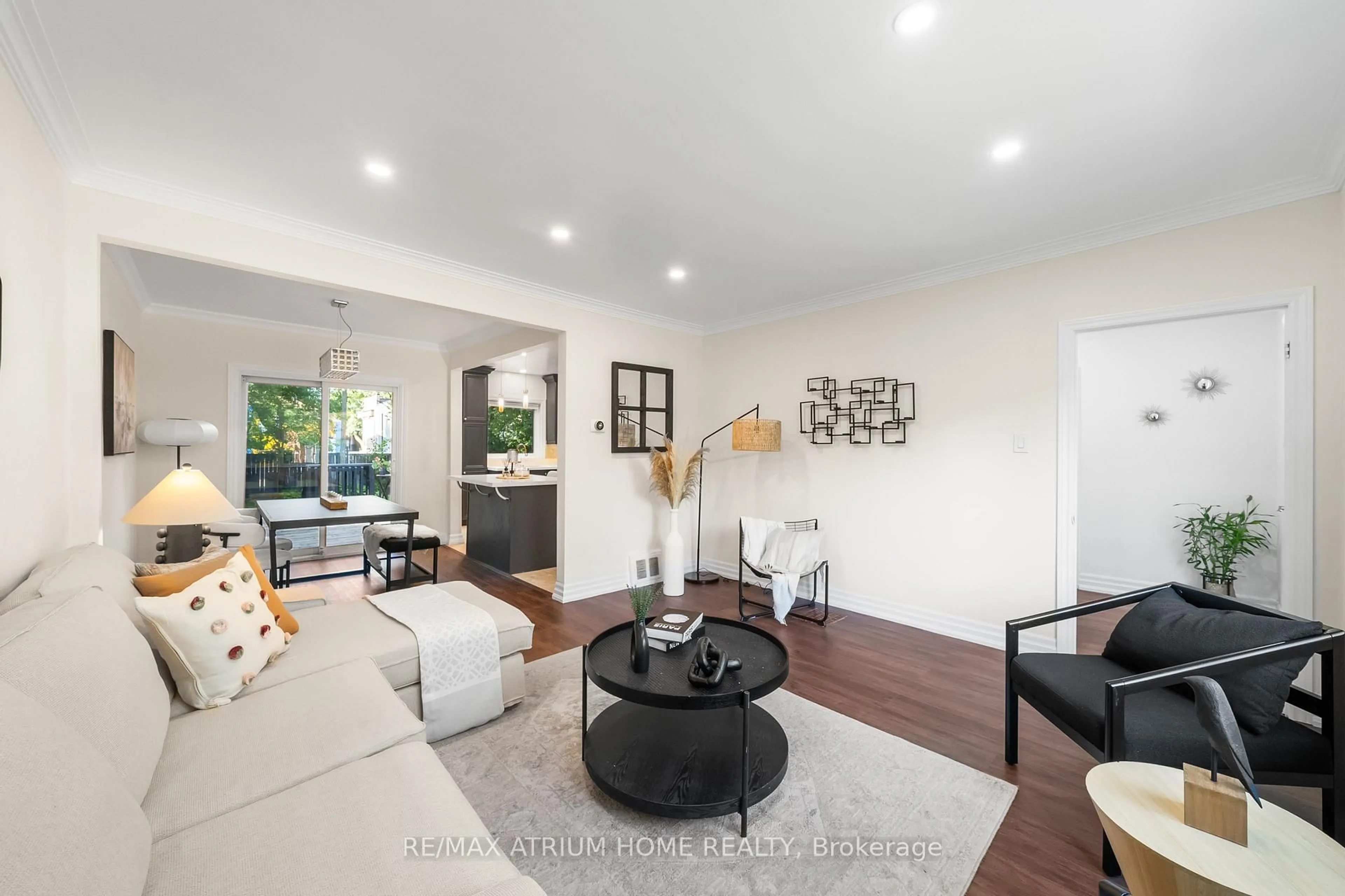 Living room with furniture, unknown for 218 Bogert Ave, Toronto Ontario M2N 1L3