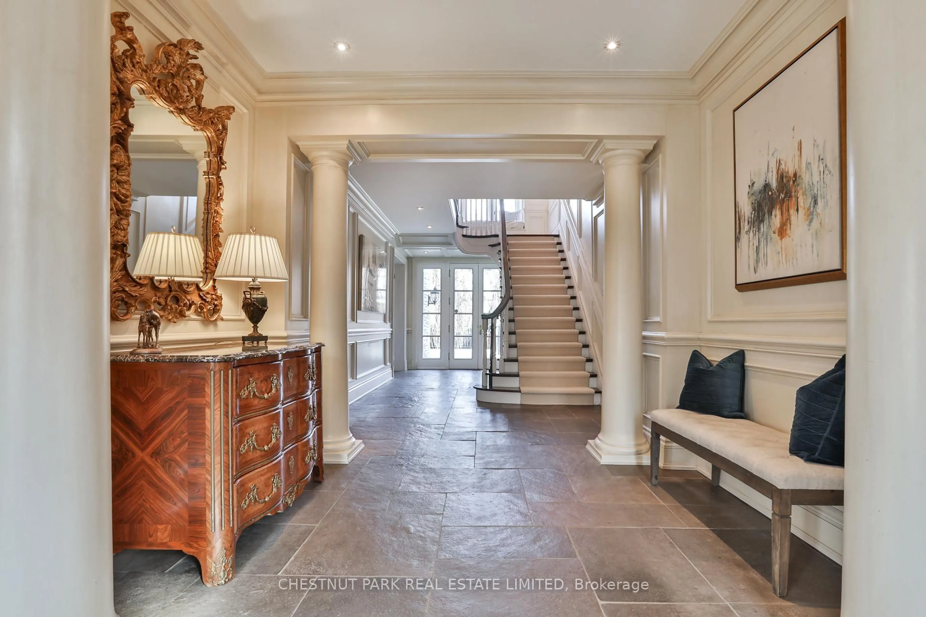 Indoor foyer for 170 Roxborough Dr, Toronto Ontario M4W 1X8