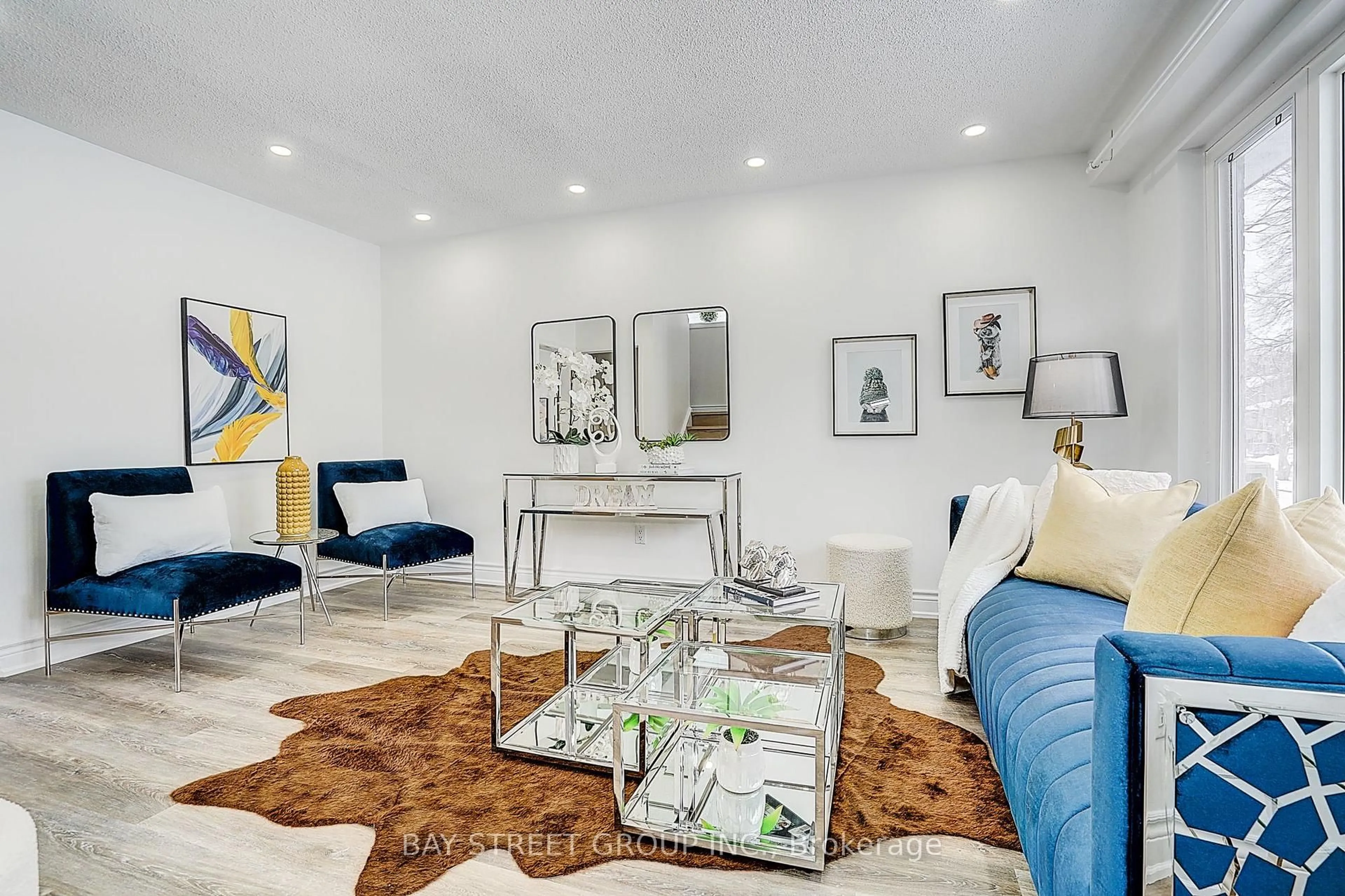 Living room with furniture, unknown for 224 Hollyberry Tr, Toronto Ontario M2H 2P4