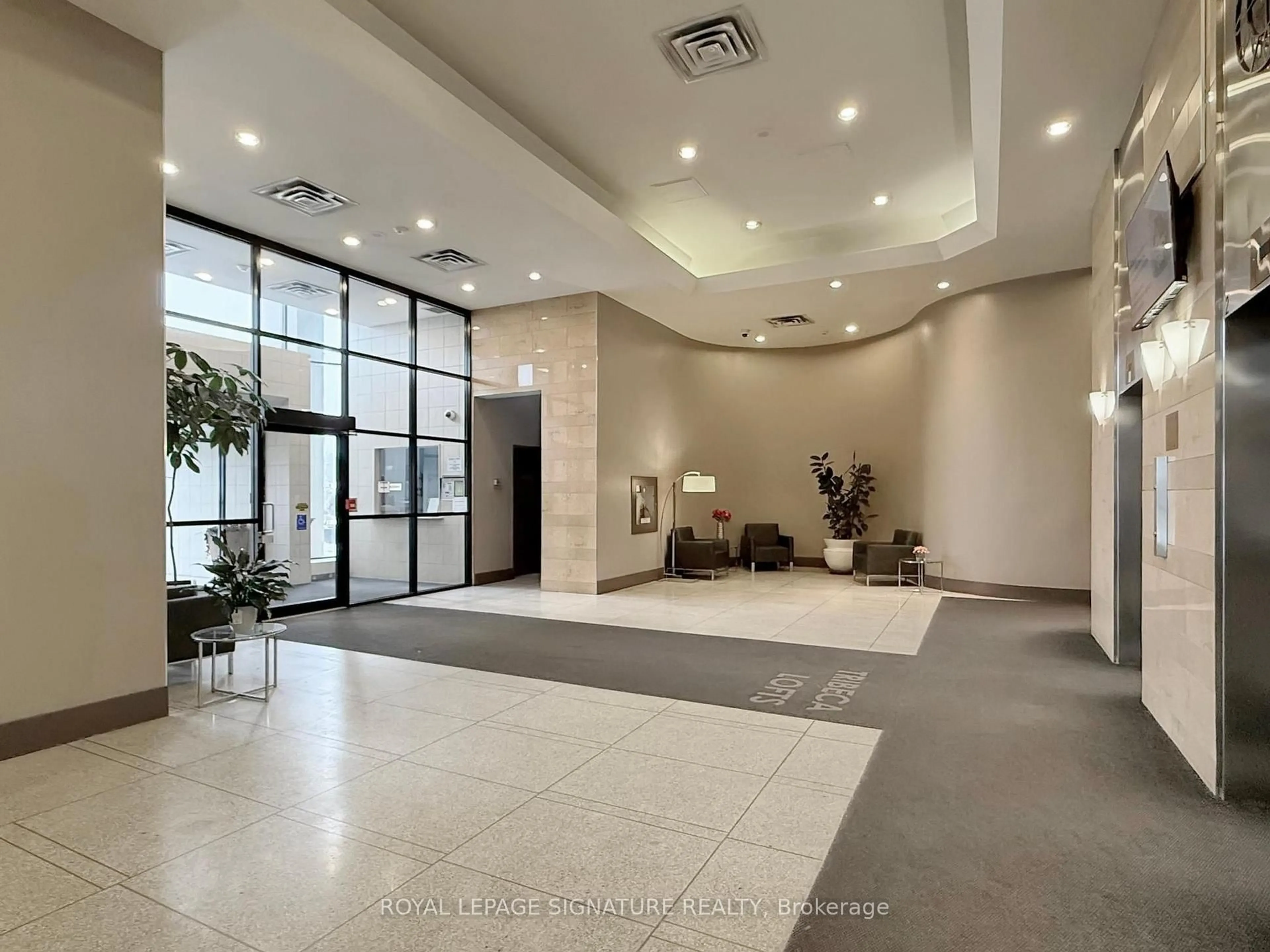 Indoor foyer for 797 Don Mills Rd #706, Toronto Ontario M3C 1V1