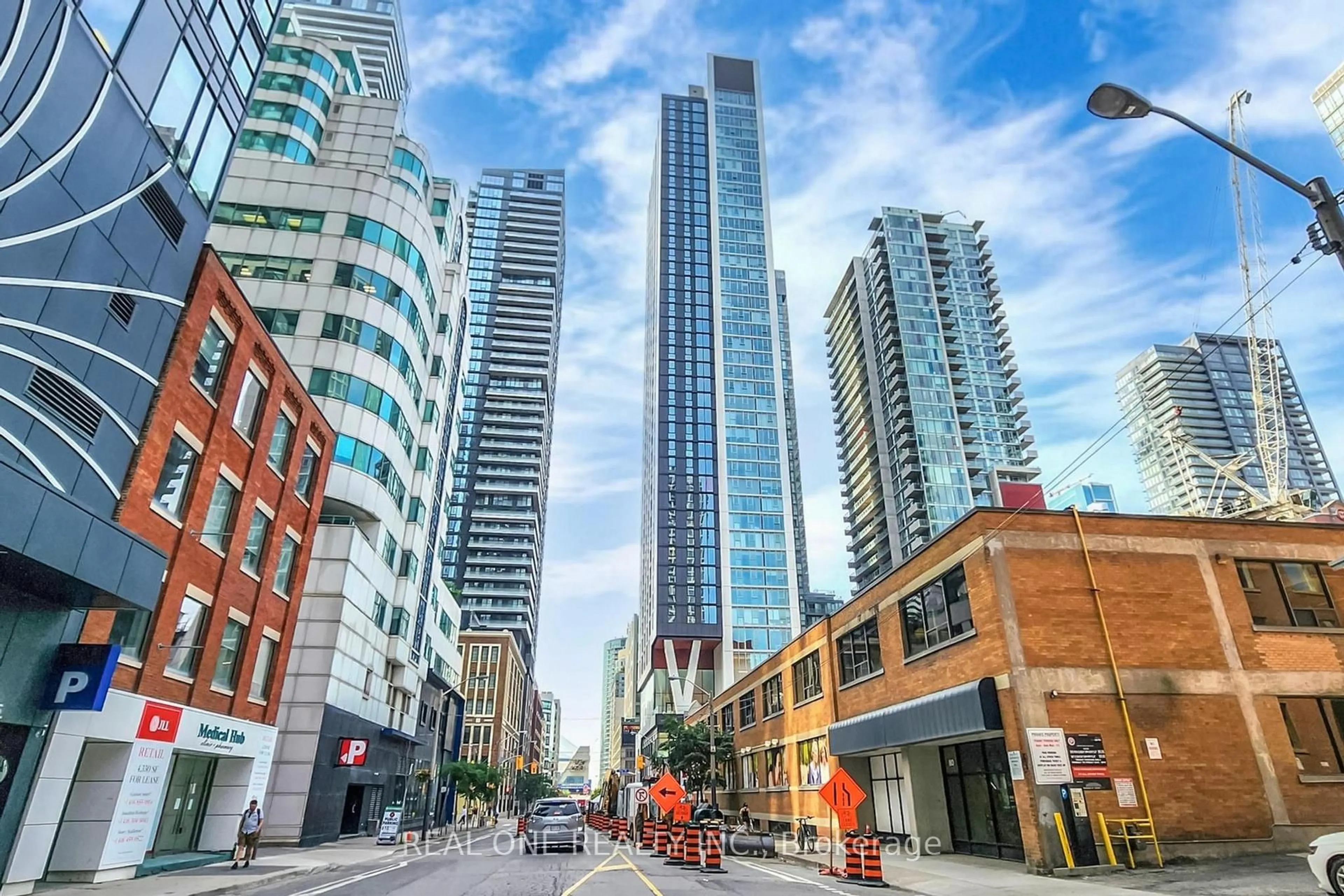 Patio, street for 357 King St #3401, Toronto Ontario M5V 0S7