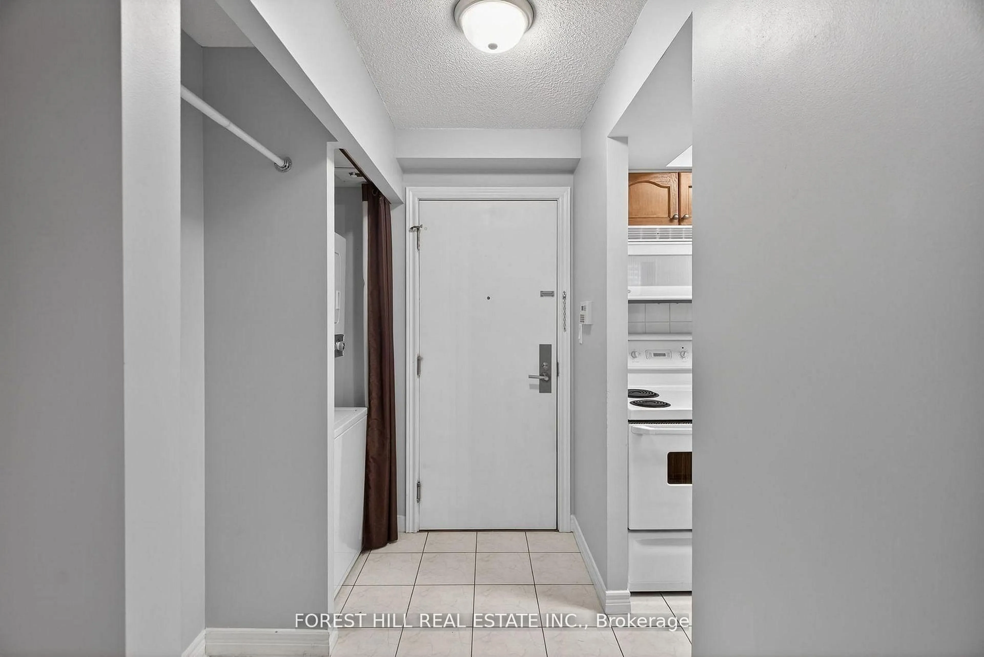 Indoor entryway for 88 Grandview Way #506, Toronto Ontario M2N 7B2