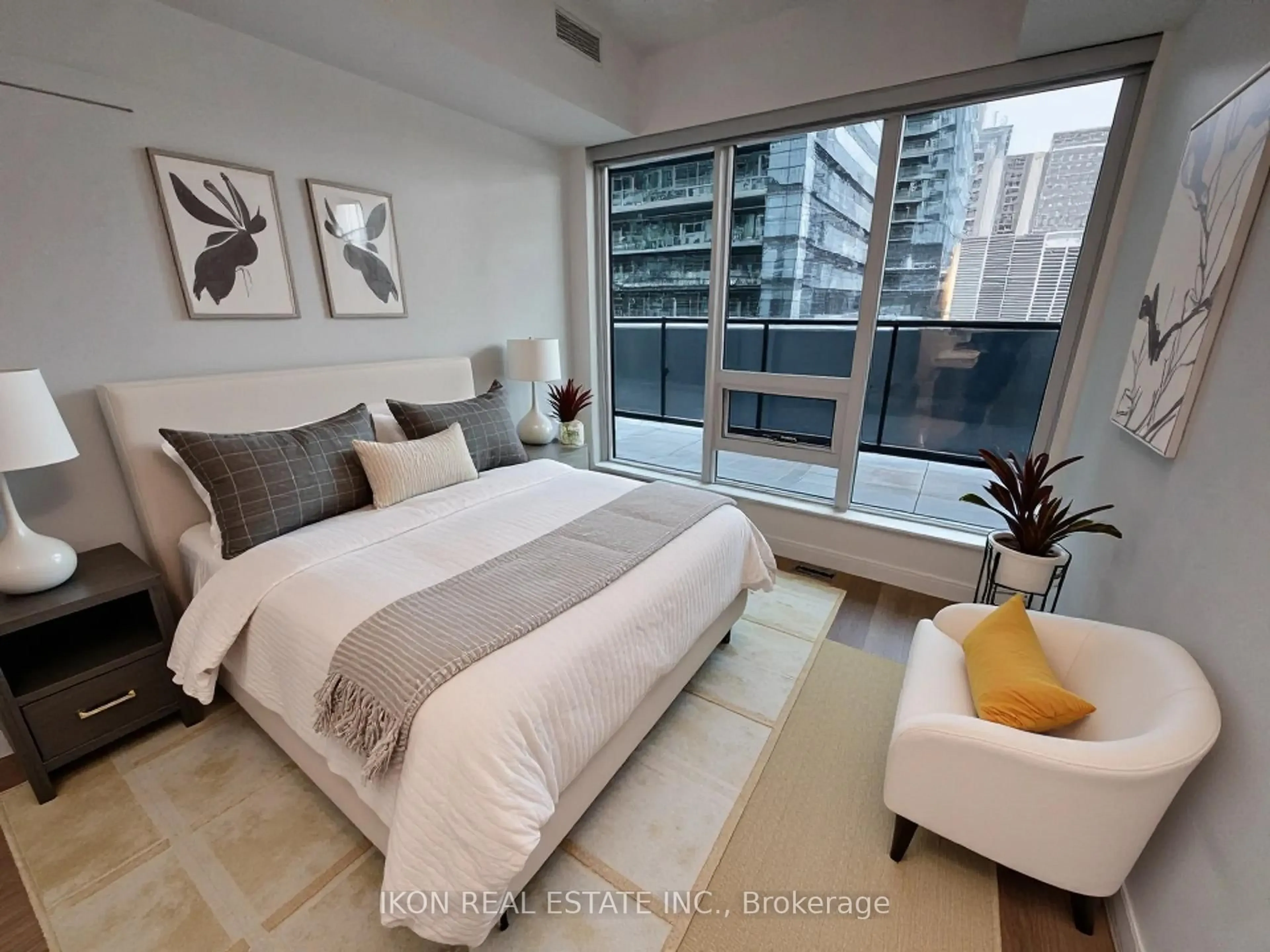 Bedroom with bed, unknown for 117 Broadway Ave #702, Toronto Ontario M4P 1V3