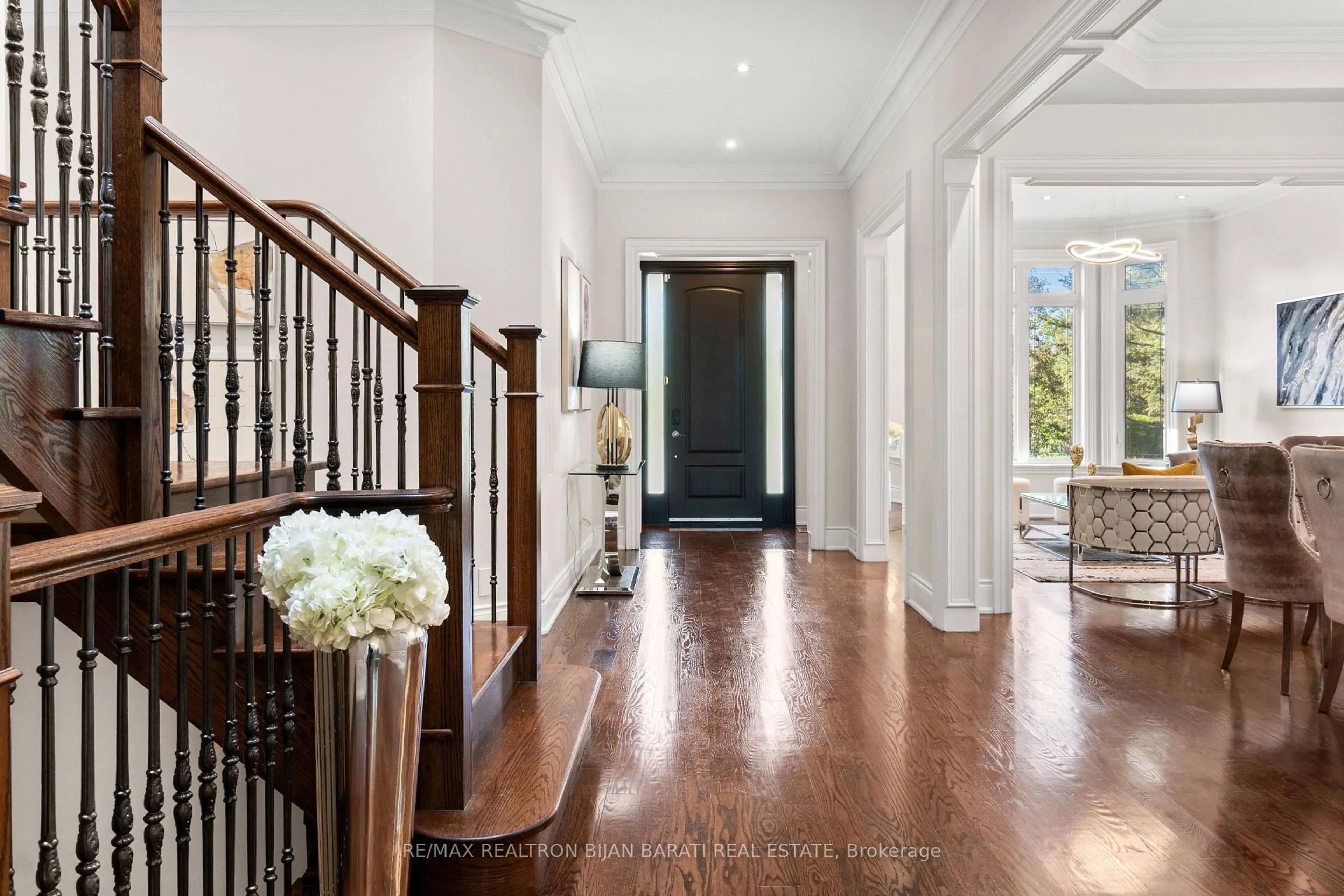 Indoor entryway for 255 Homewood Ave, Toronto Ontario M2R 2N4