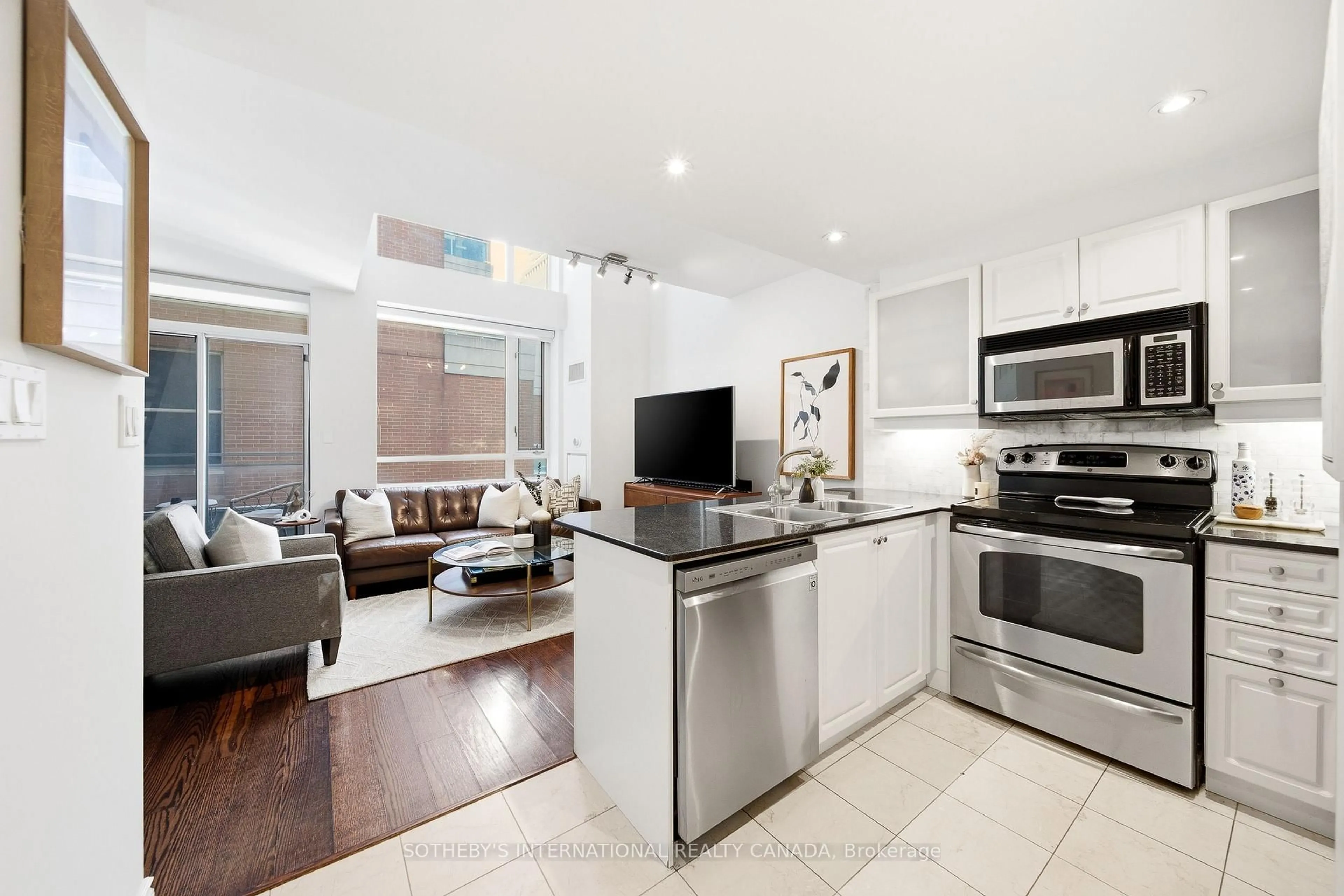 Open concept kitchen, unknown for 80 Cumberland St #1507, Toronto Ontario M5R 3V1