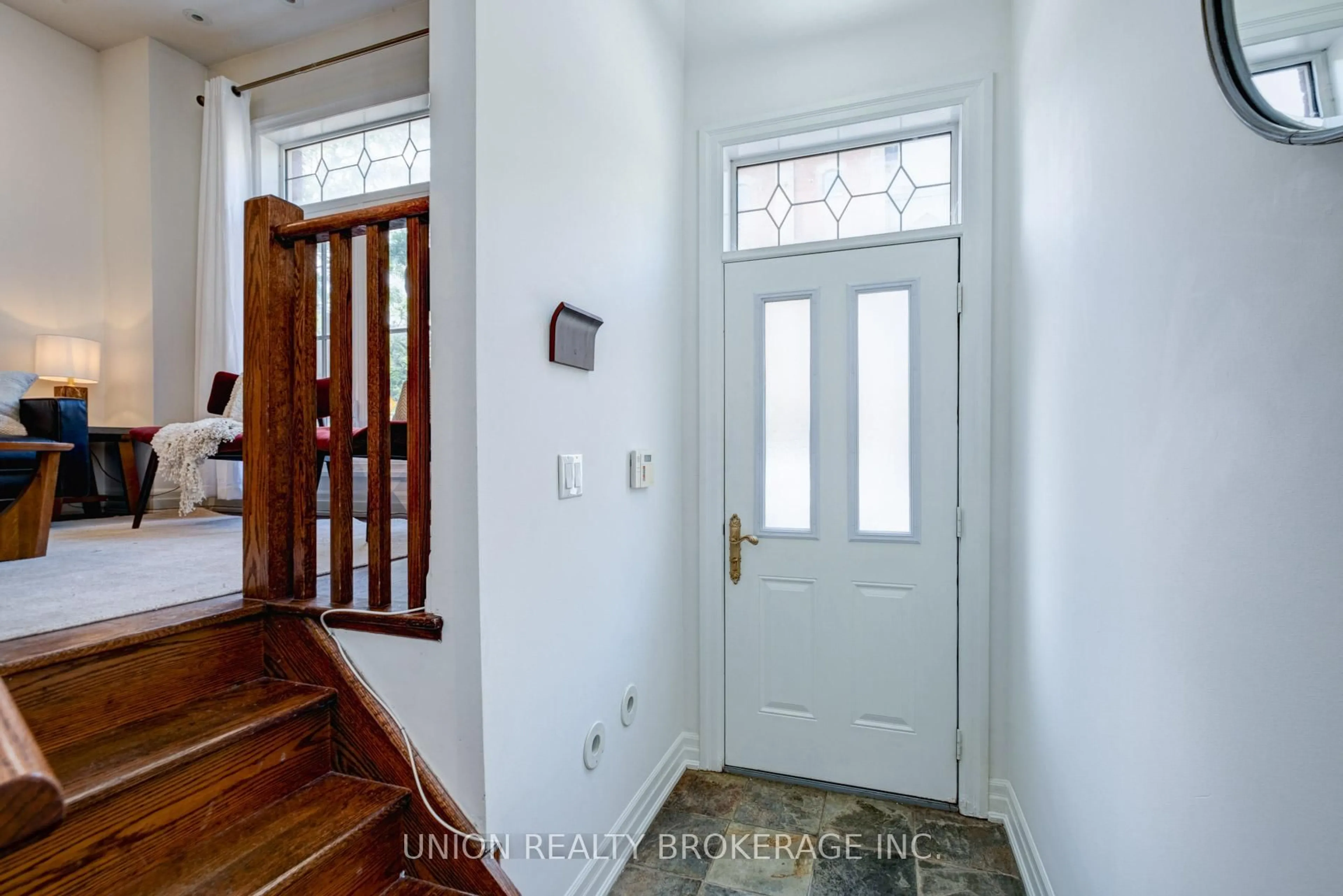 Indoor entryway for 443C Queen St, Toronto Ontario M1C 2W7