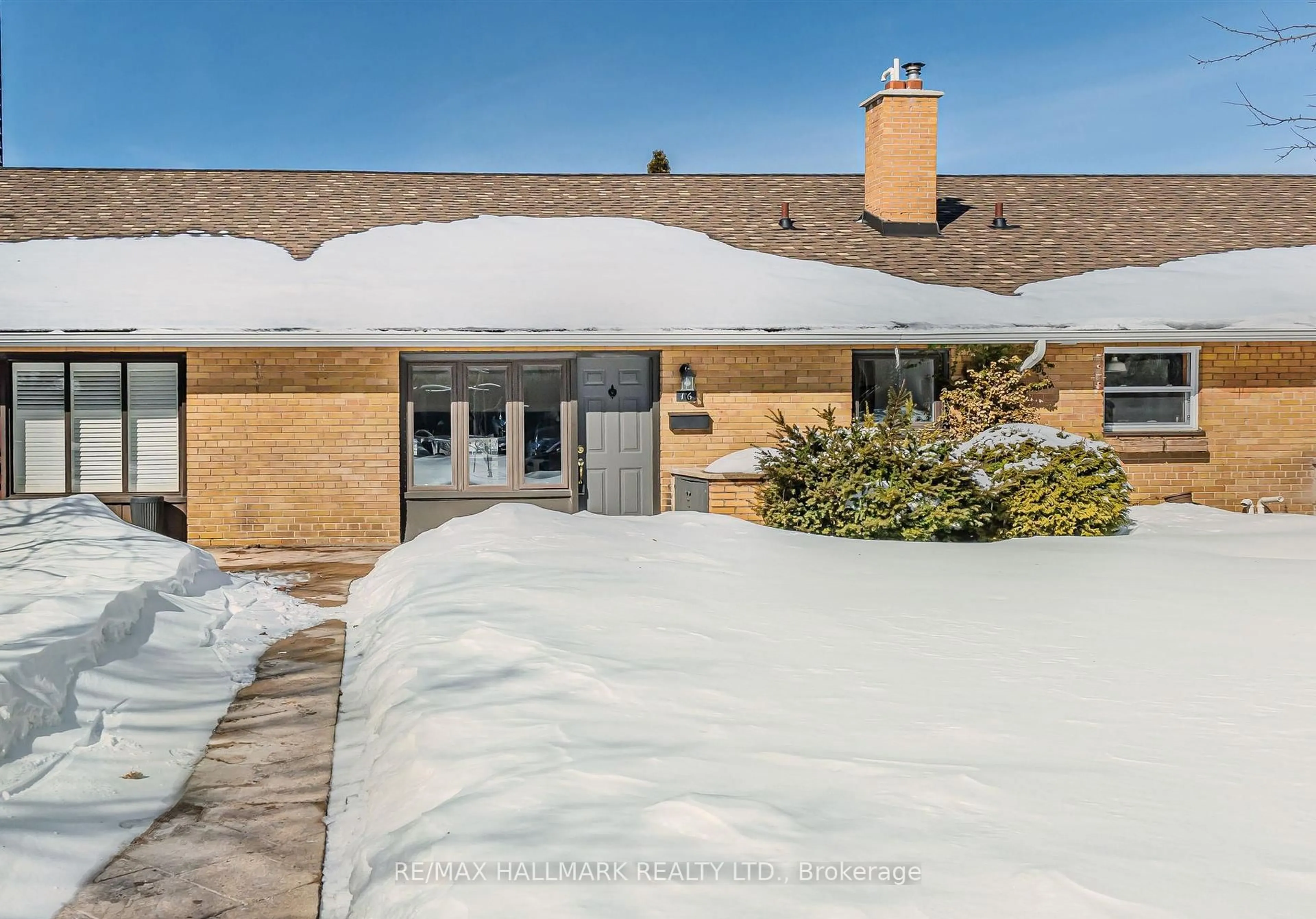 A pic from outside/outdoor area/front of a property/back of a property/a pic from drone, street for 16 Burdock Lane, Toronto Ontario M3C 2G5