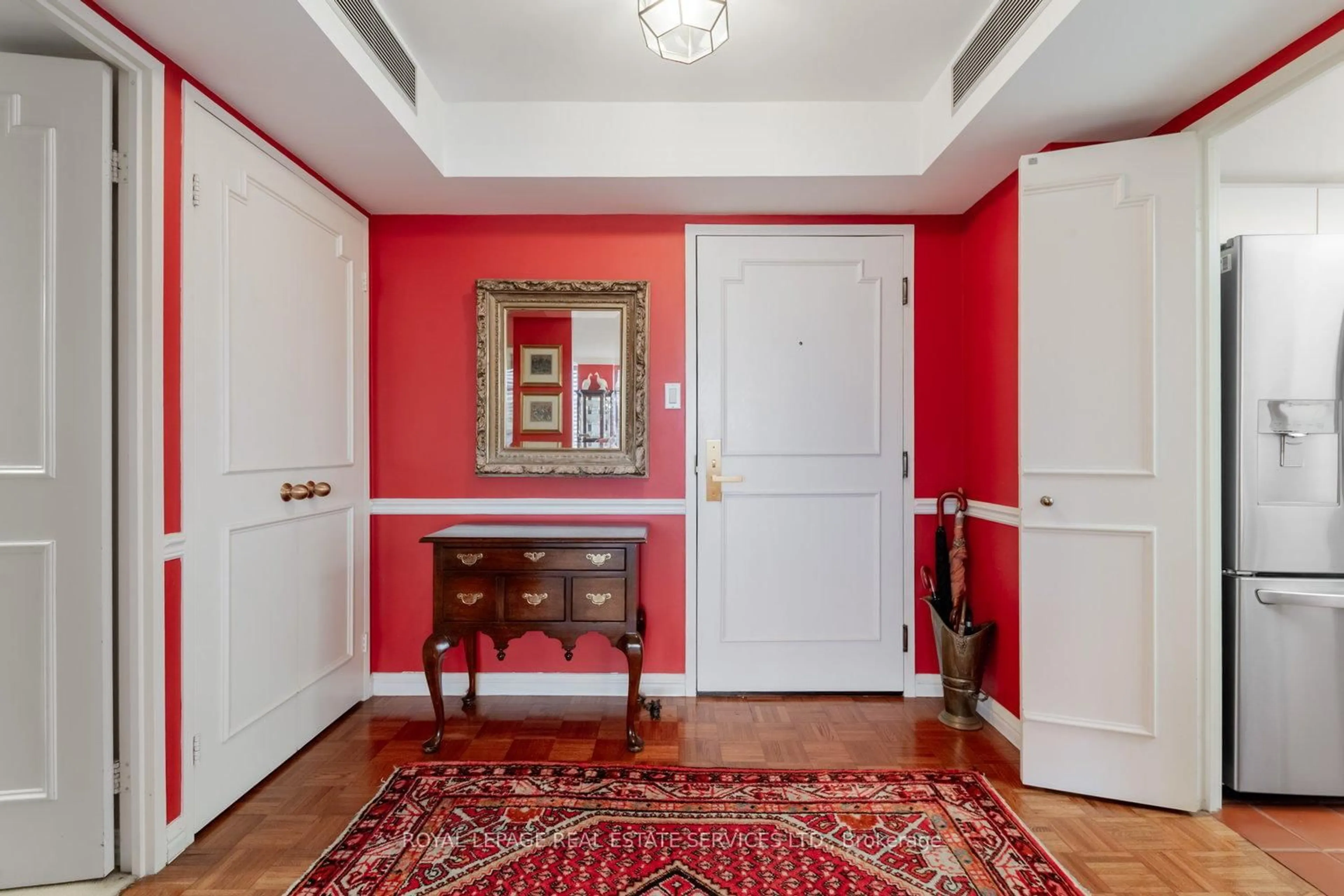 Indoor entryway for 900 Yonge St #403, Toronto Ontario M4W 3P5