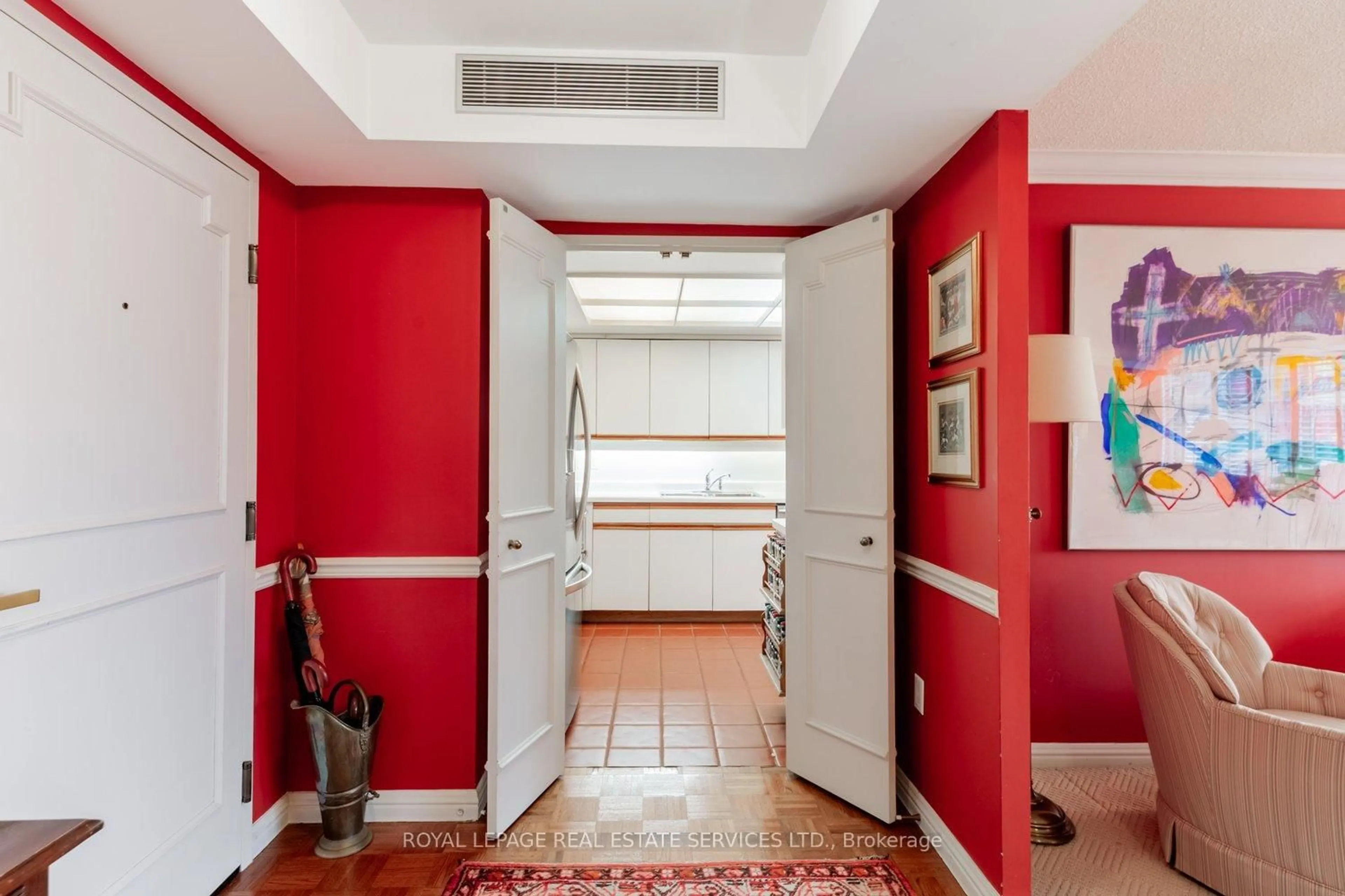 Indoor entryway for 900 Yonge St #403, Toronto Ontario M4W 3P5