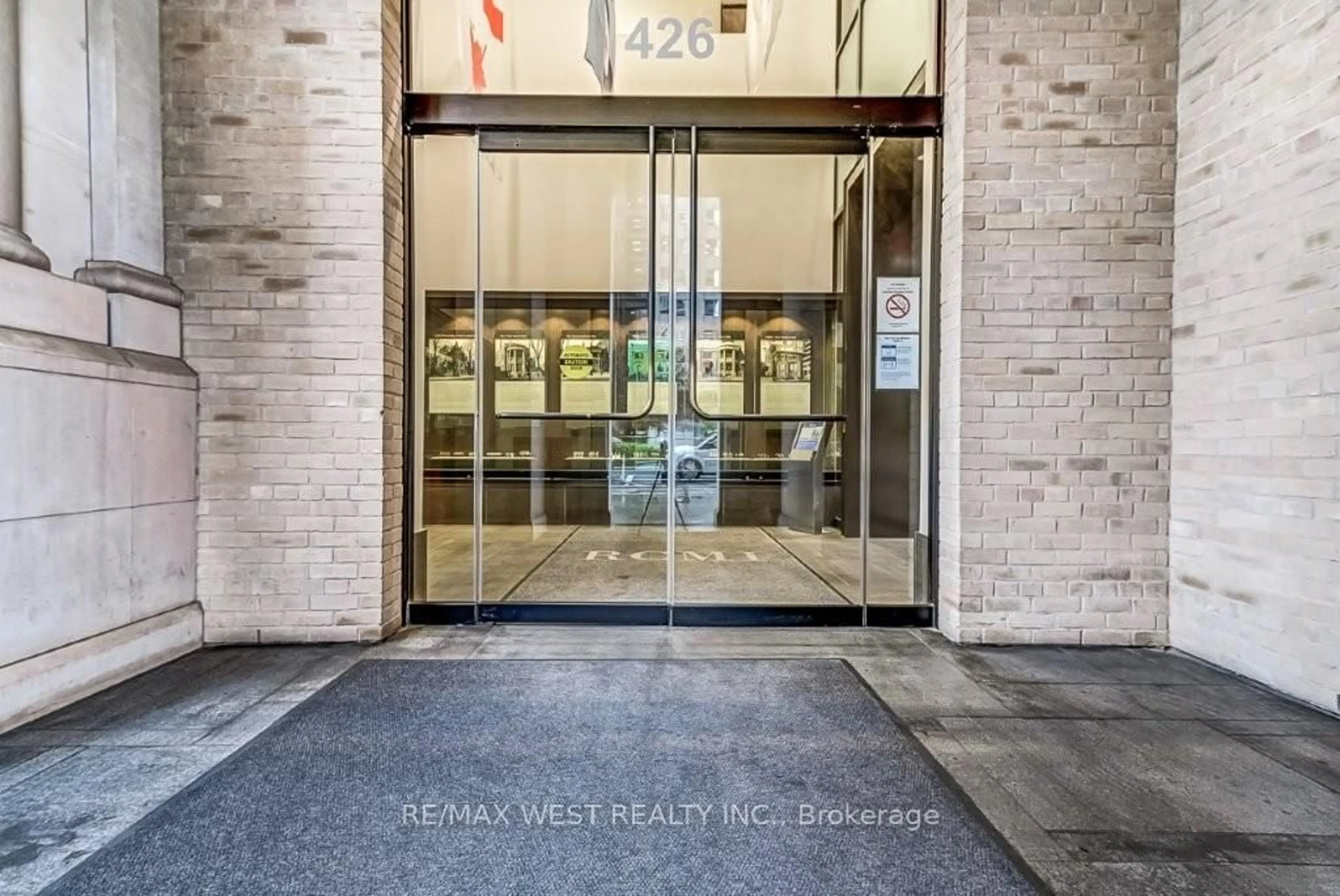 Indoor foyer for 426 University Ave #2210, Toronto Ontario M5G 1S9