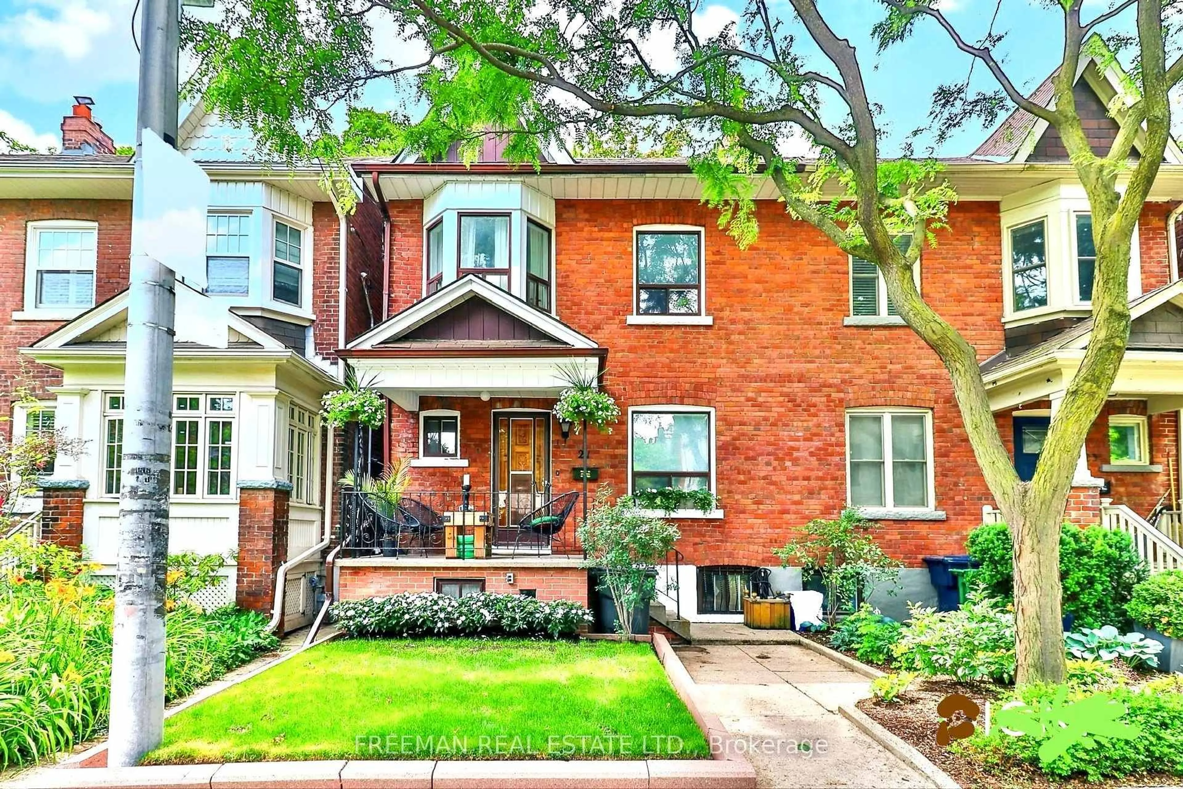 Home with brick exterior material, street for 21 London St, Toronto Ontario M6G 1M8