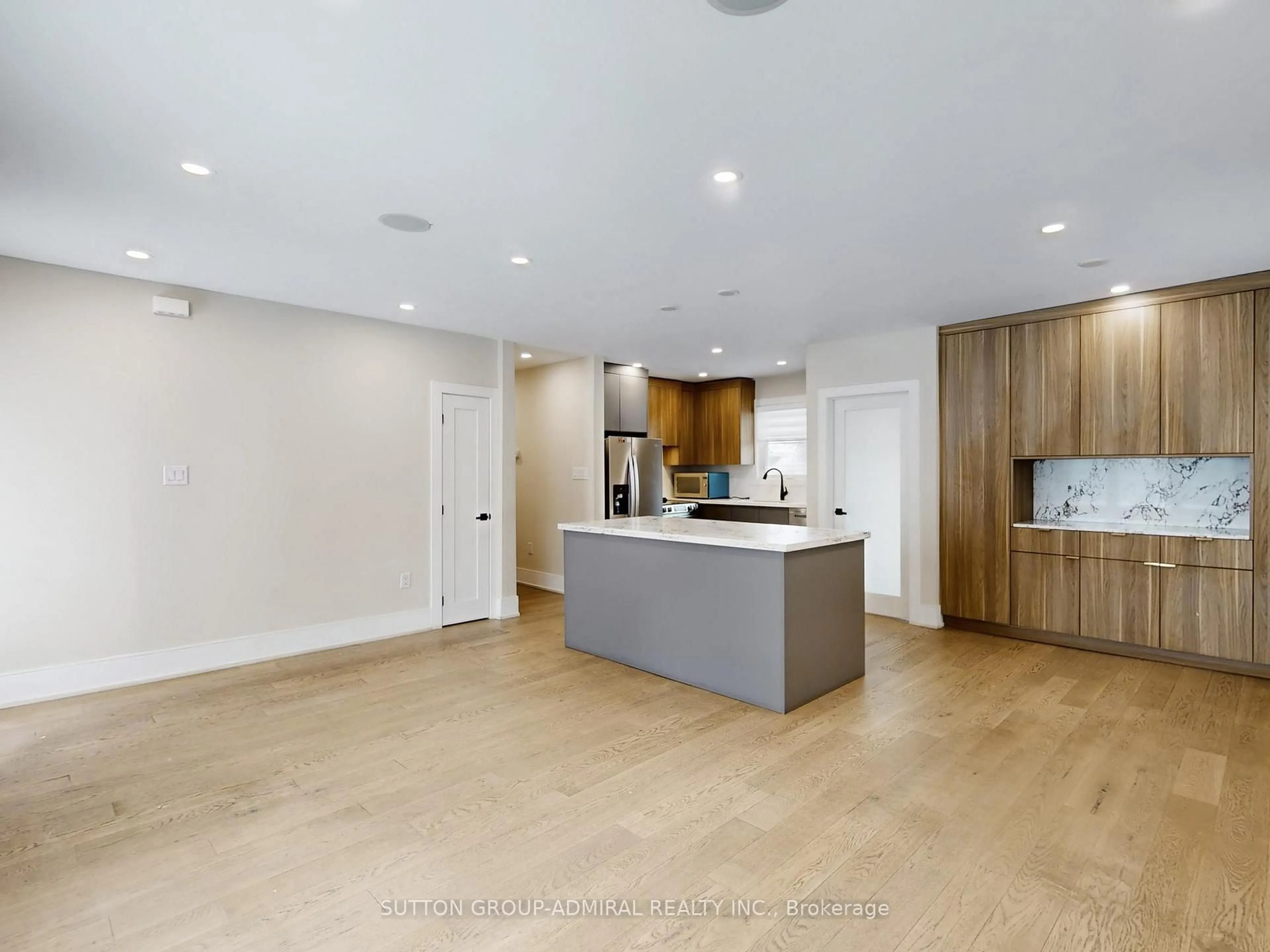 Open concept kitchen, unknown for 270 Brighton Ave, Toronto Ontario M3H 4E9