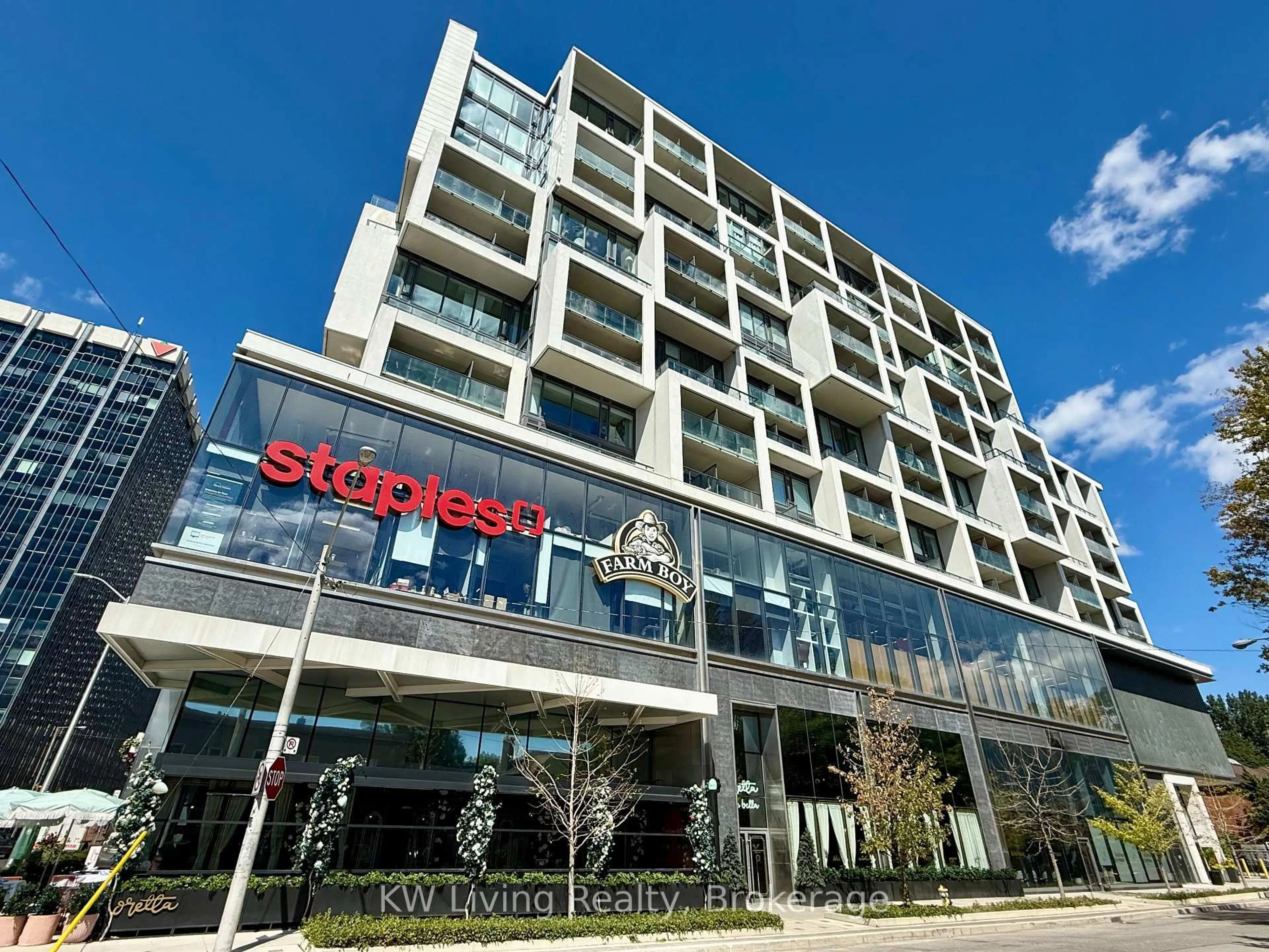 Indoor foyer for 8 Hillsdale Ave #725, Toronto Ontario M4S 0B2