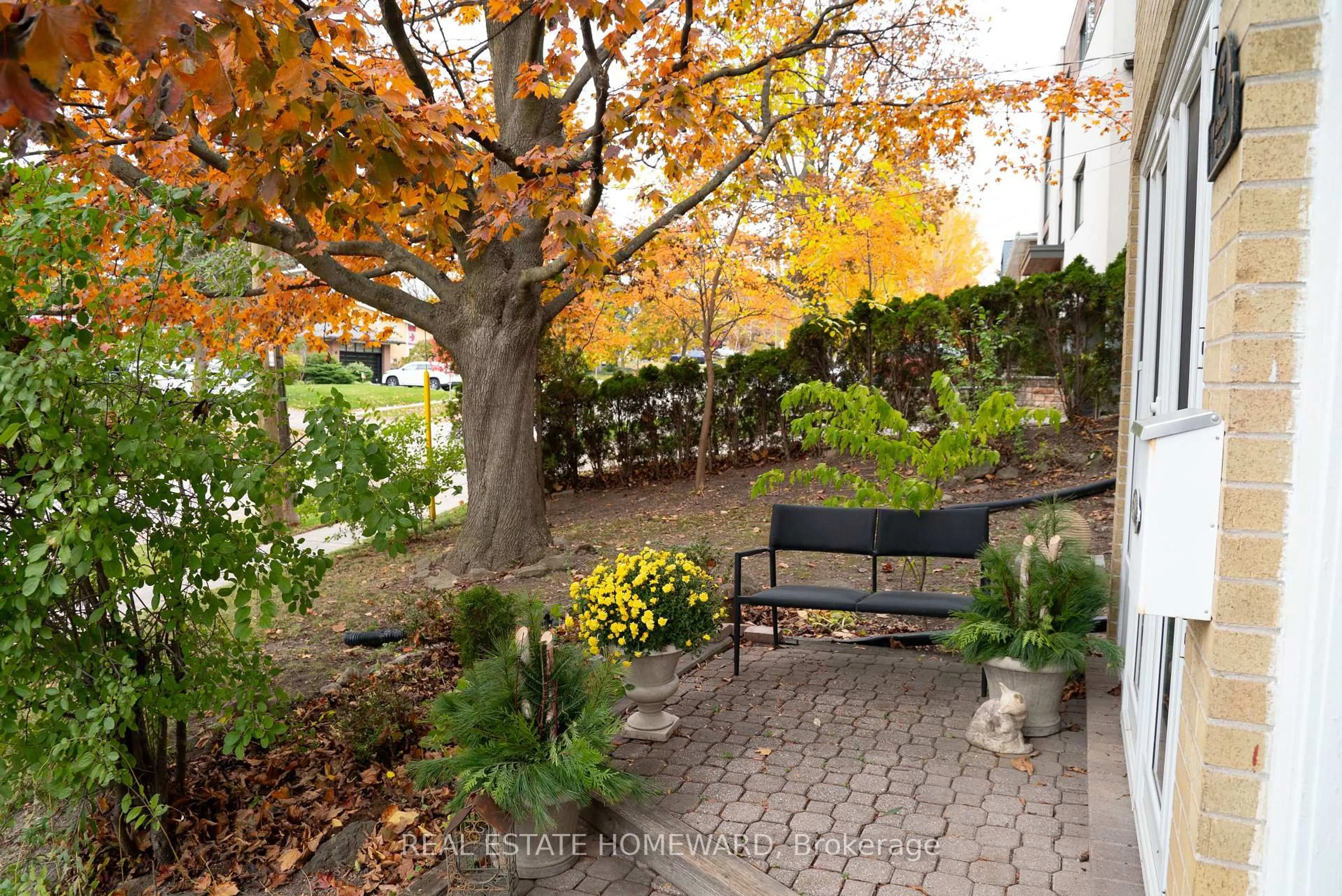 Patio, street for 35 Valentine Dr, Toronto Ontario M3A 3J7