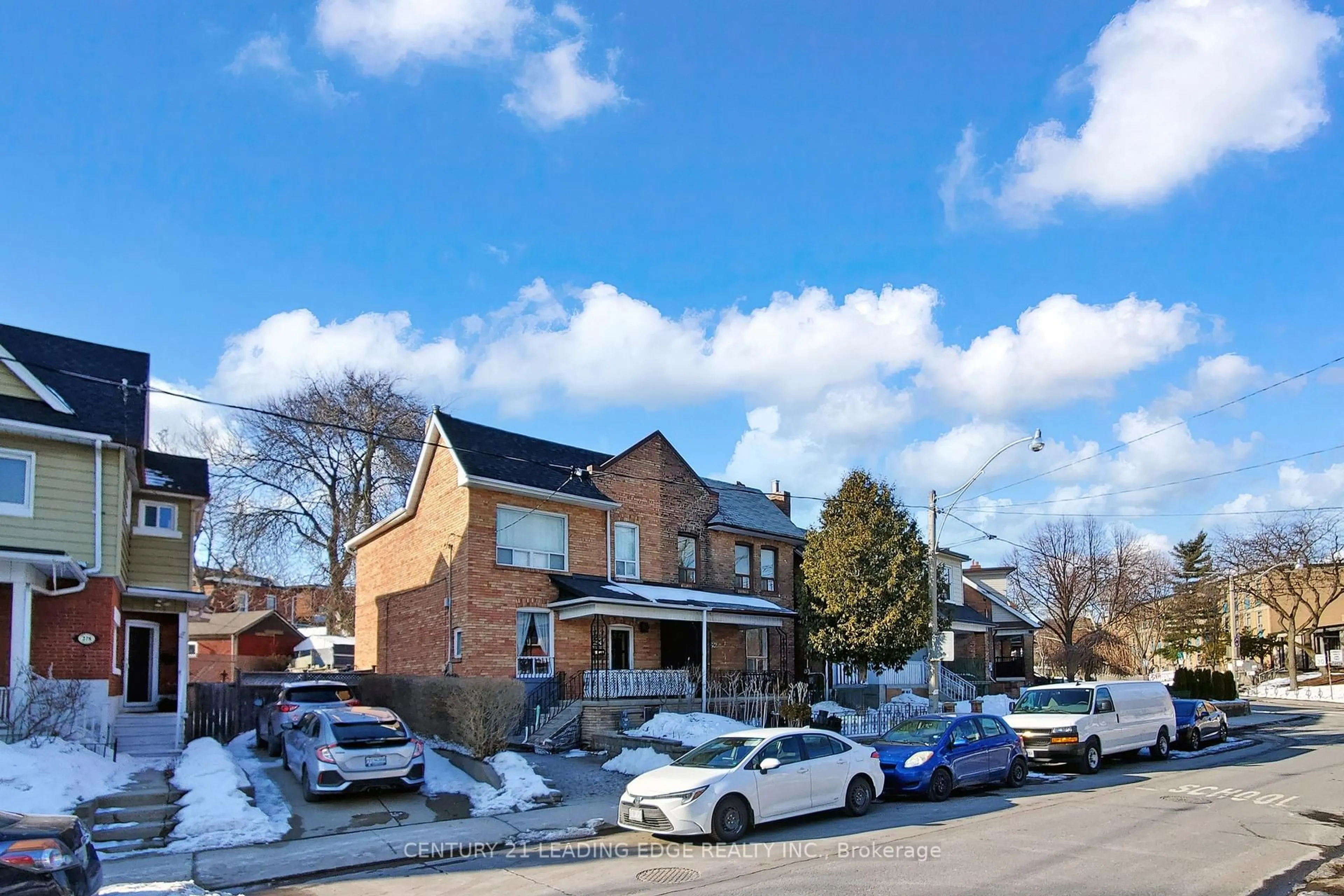 Parking for 296 MONTROSE Ave, Toronto Ontario M6G 3G8