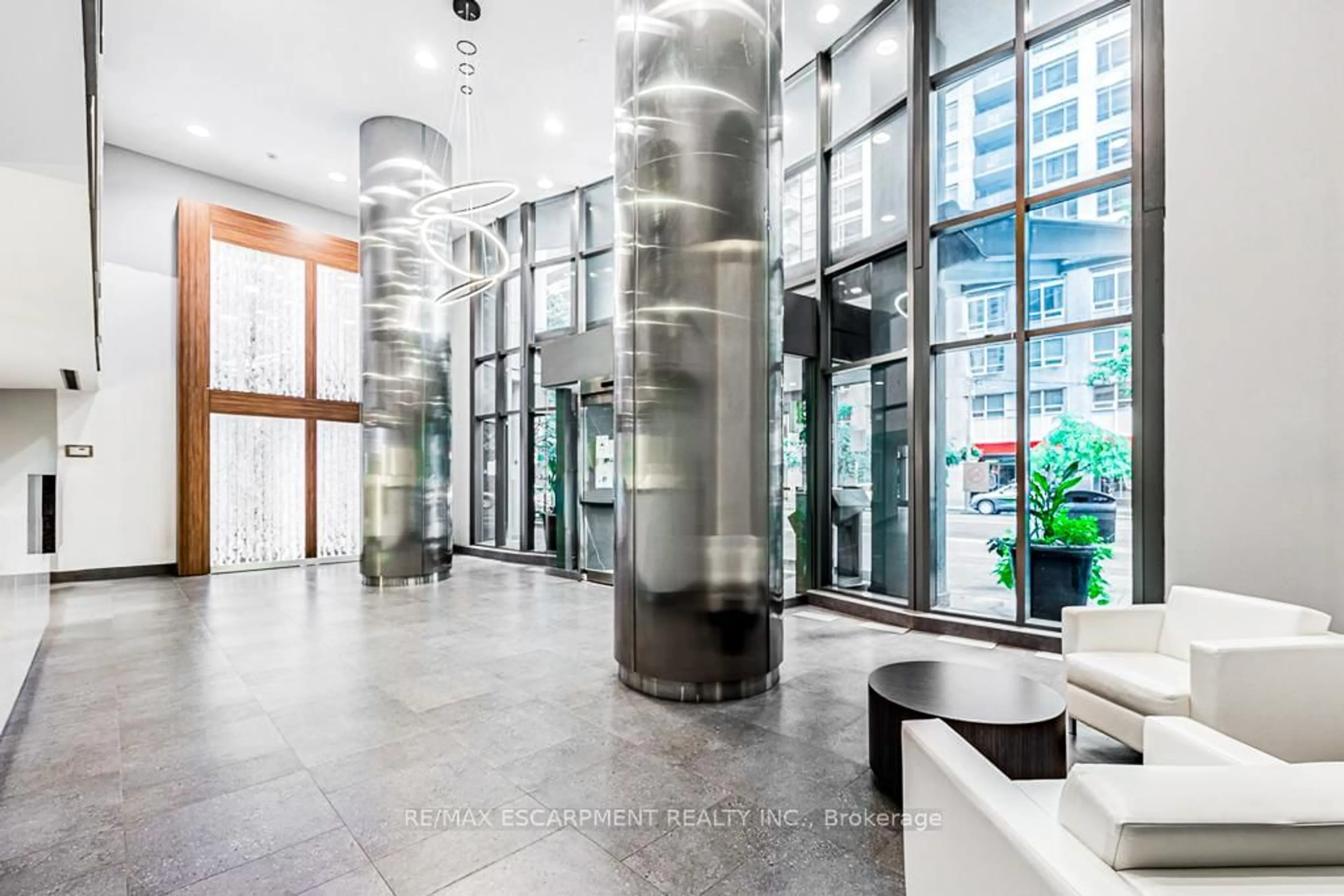 Lobby for 373 Front St #2510, Toronto Ontario M5V 3R7